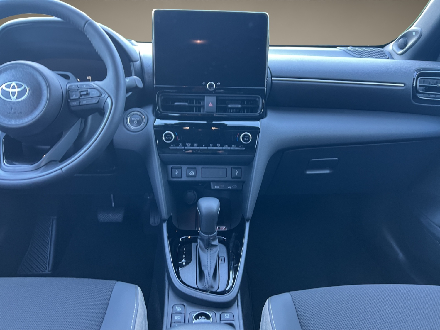 TOYOTA Yaris Cross 1.5 VVT-i HSD Premium AWD-i-image-14