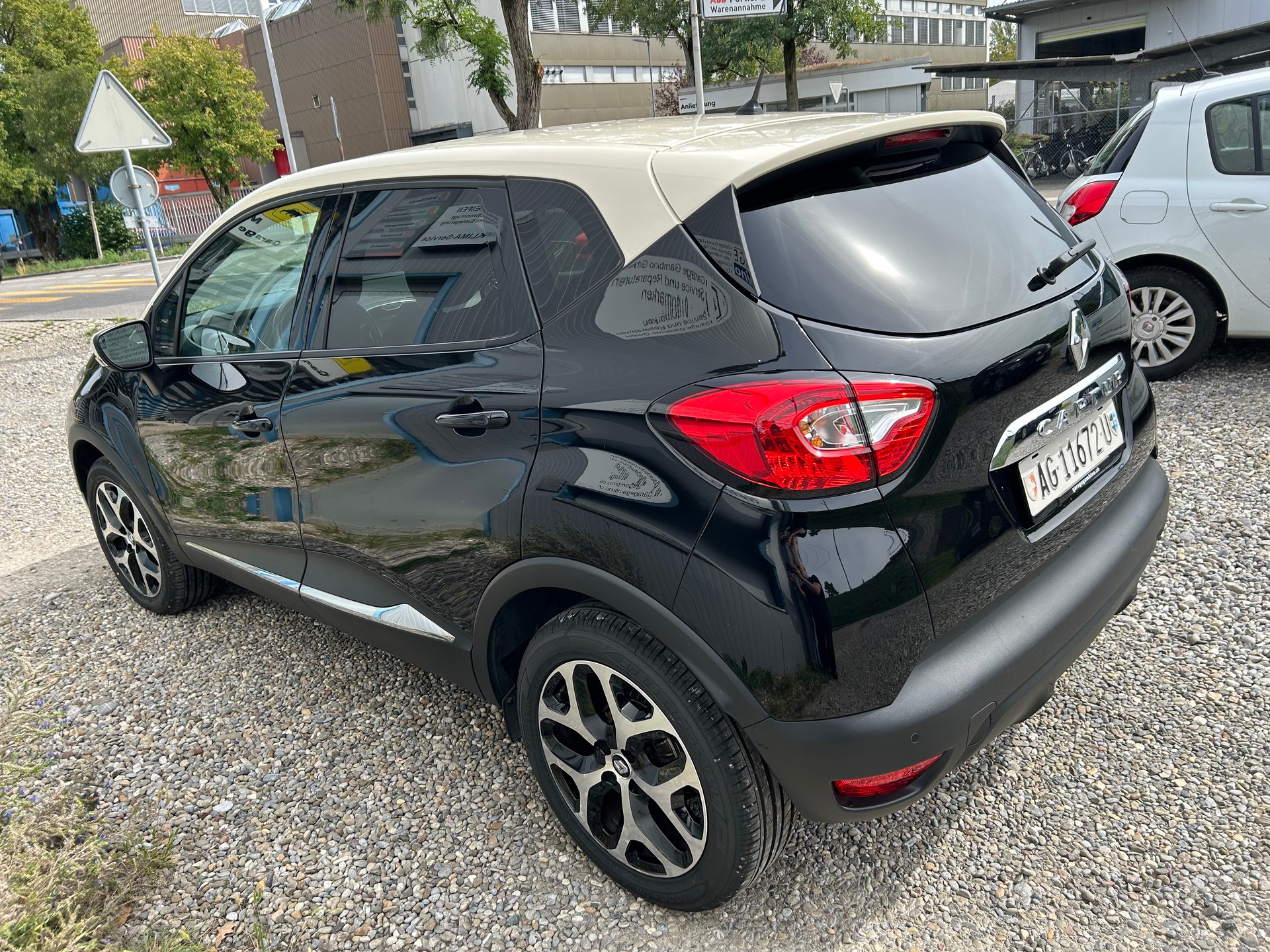 RENAULT Captur 1.2 T 16V Limited-image-3