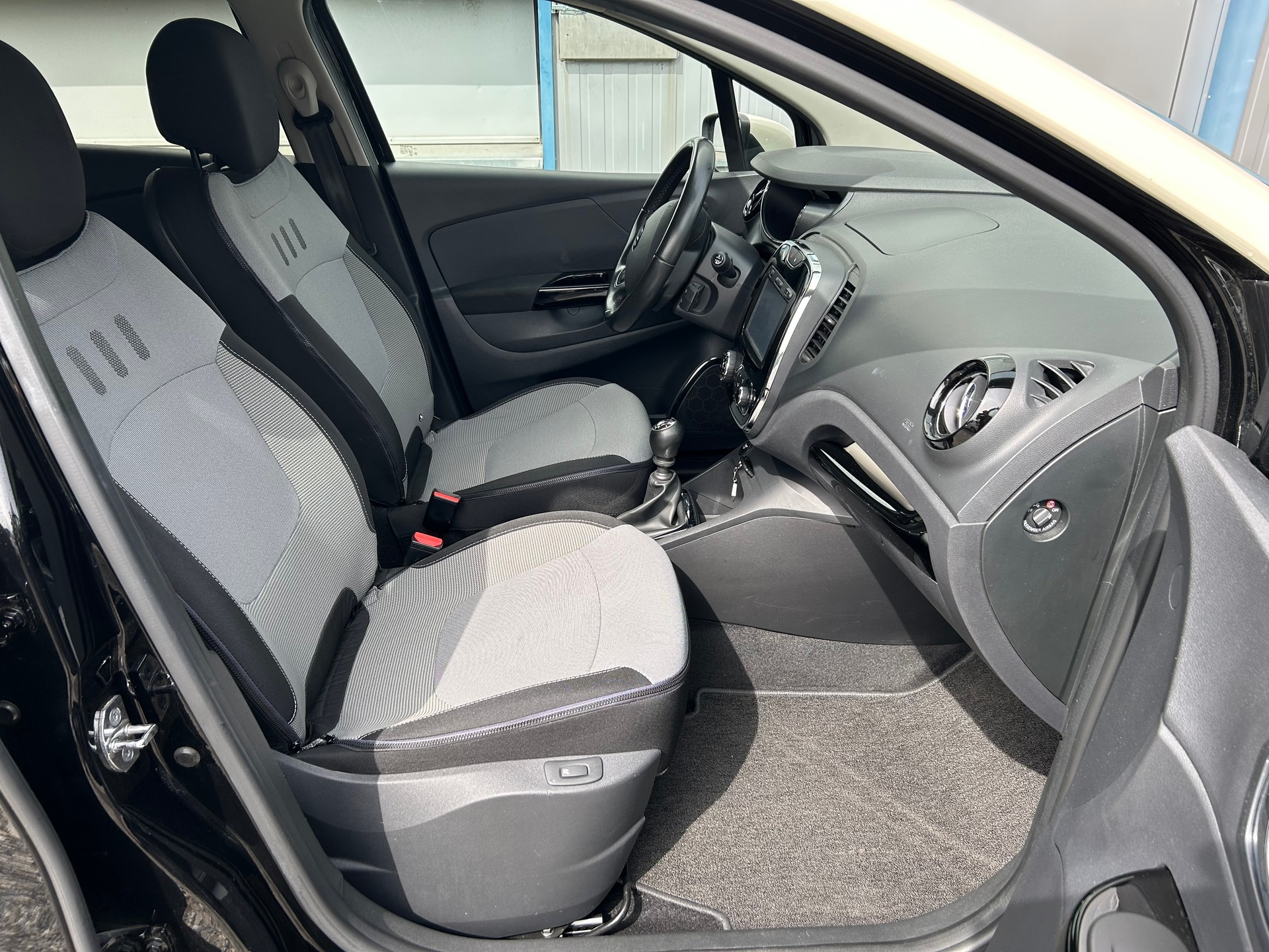 RENAULT Captur 1.2 T 16V Limited-image-5