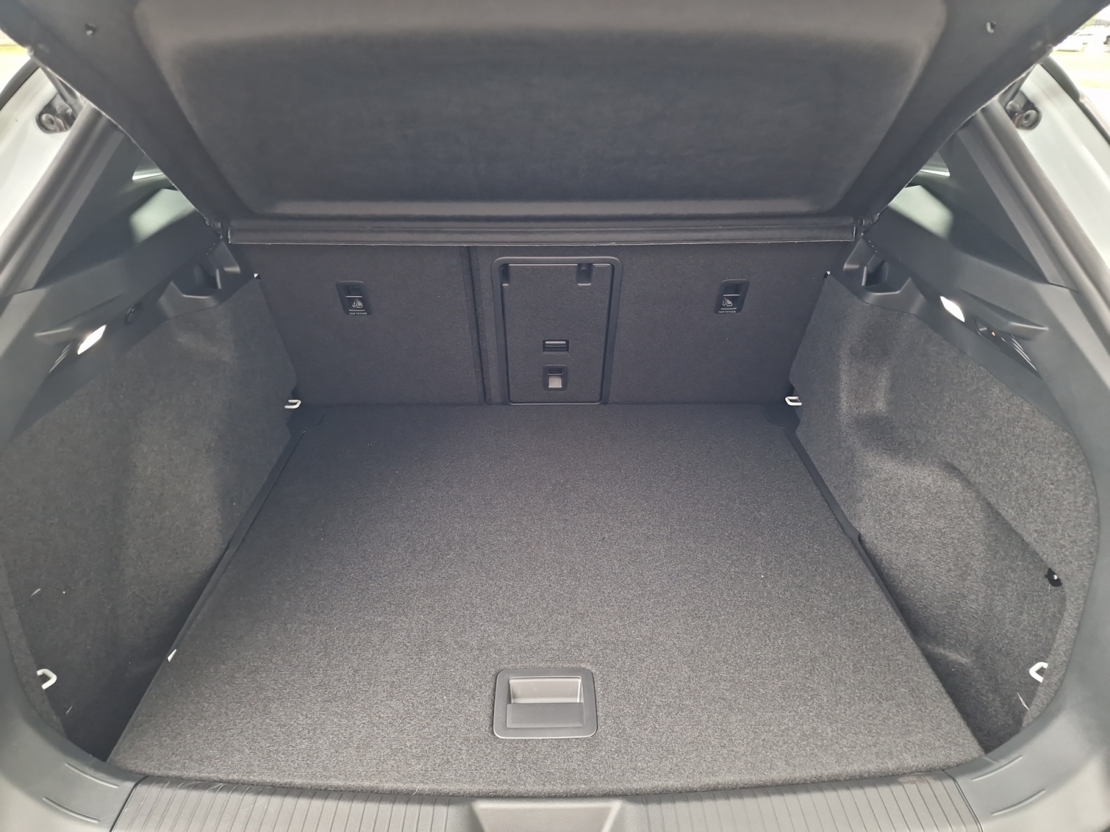 VW ID.4 Pro 77 kWh 4x4 Panorama AHK MY2027-image-25