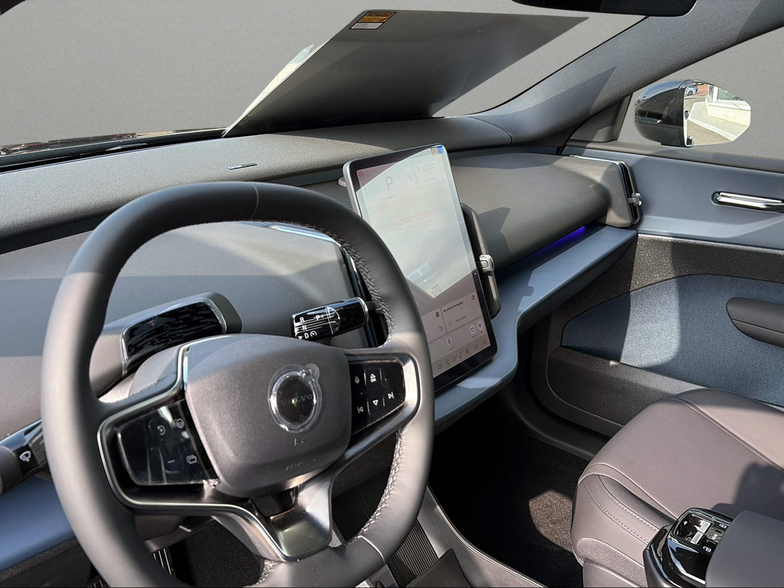 VOLVO EX30 P5 69 kWh Long Range Xcentric Black Edition-image-10