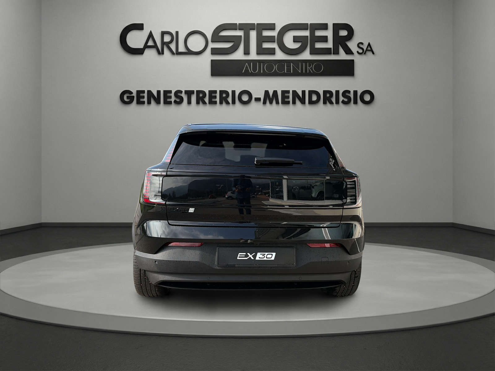 VOLVO EX30 P5 69 kWh Long Range Xcentric Black Edition-image-7