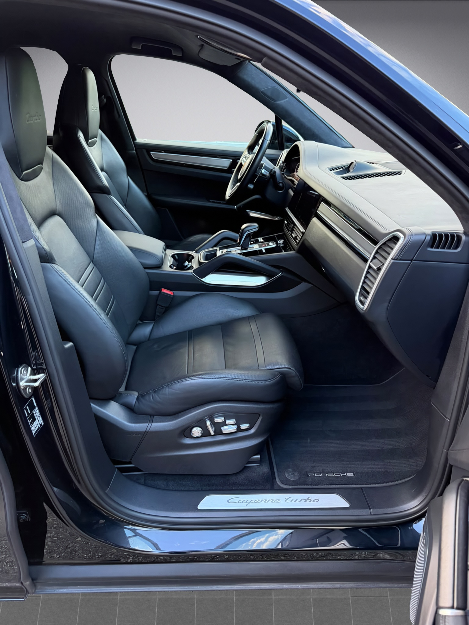 PORSCHE Cayenne Turbo 4.0 V8 Benzin 550PS-image-12