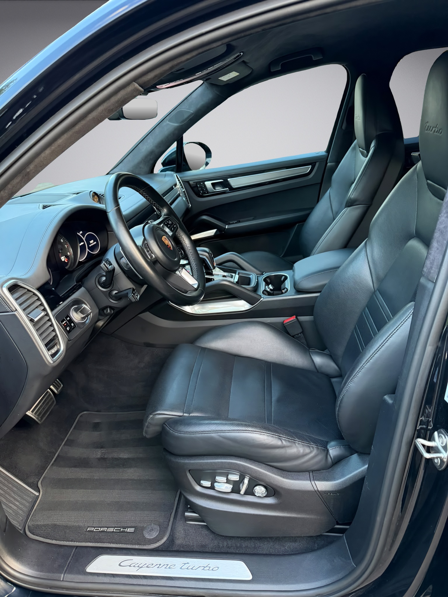 PORSCHE Cayenne Turbo 4.0 V8 Benzin 550PS-image-9