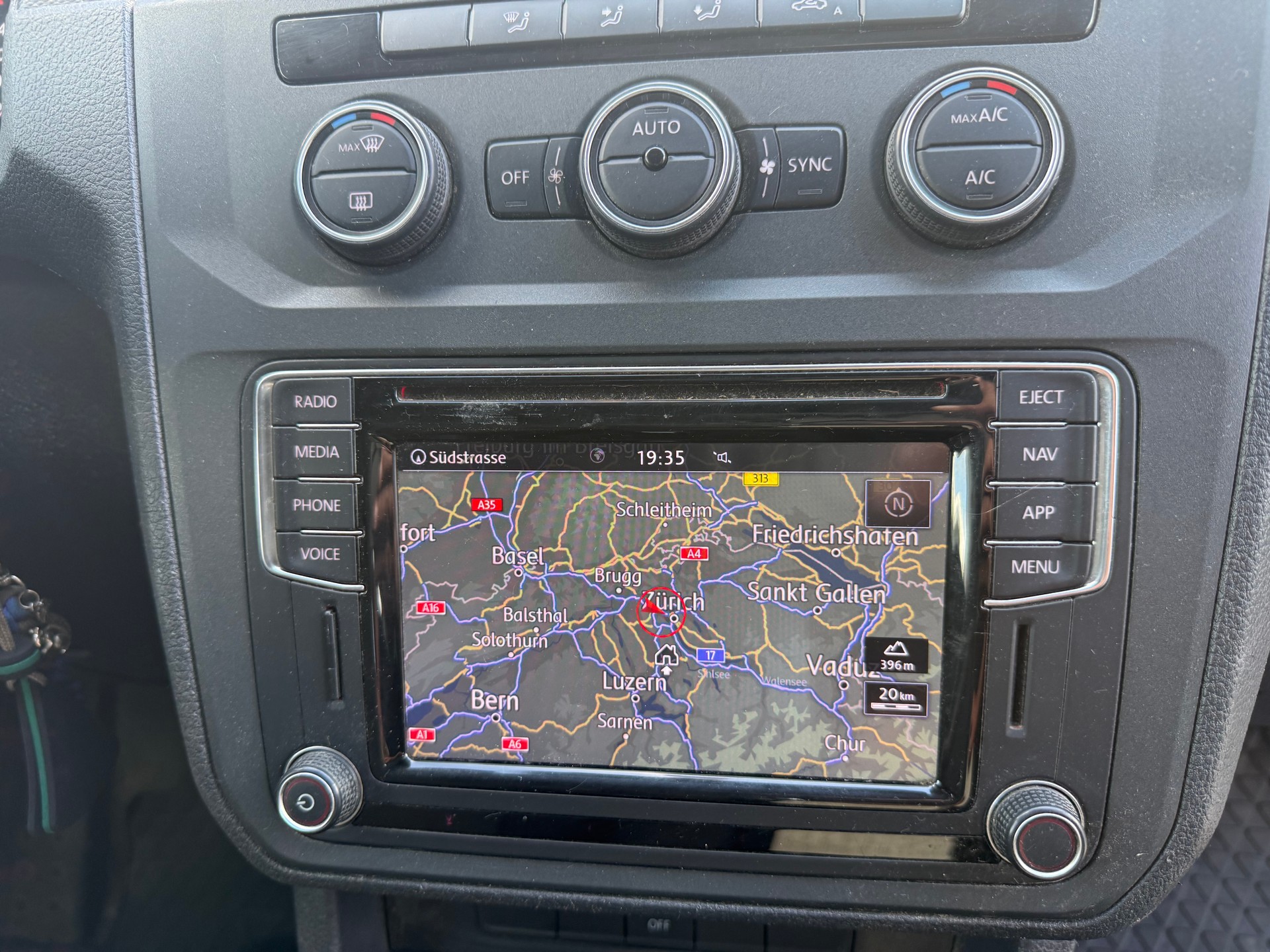 VW Caddy 2.0TDI BlueMotion Technology DSG-image-10