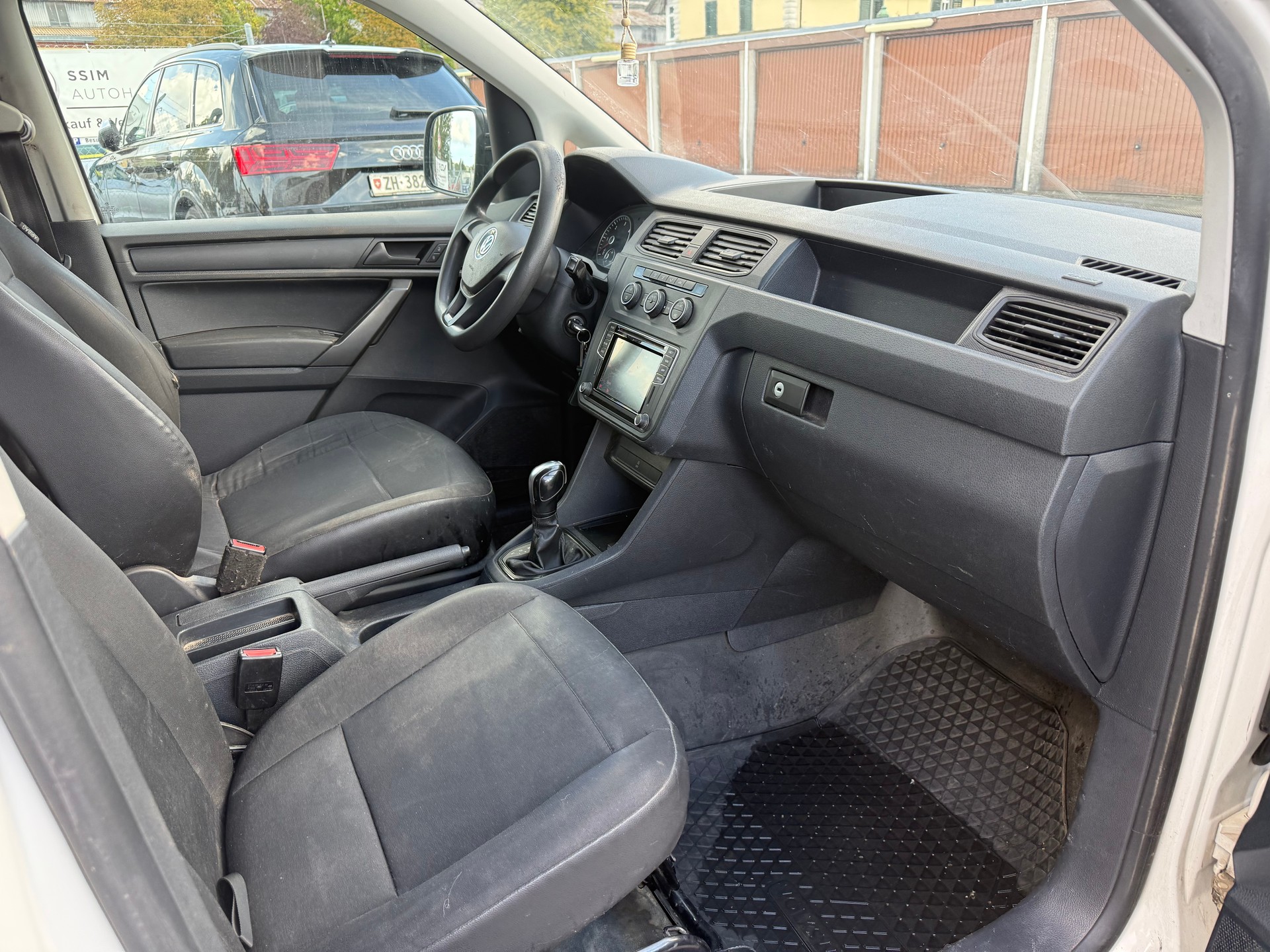 VW Caddy 2.0TDI BlueMotion Technology DSG-image-8