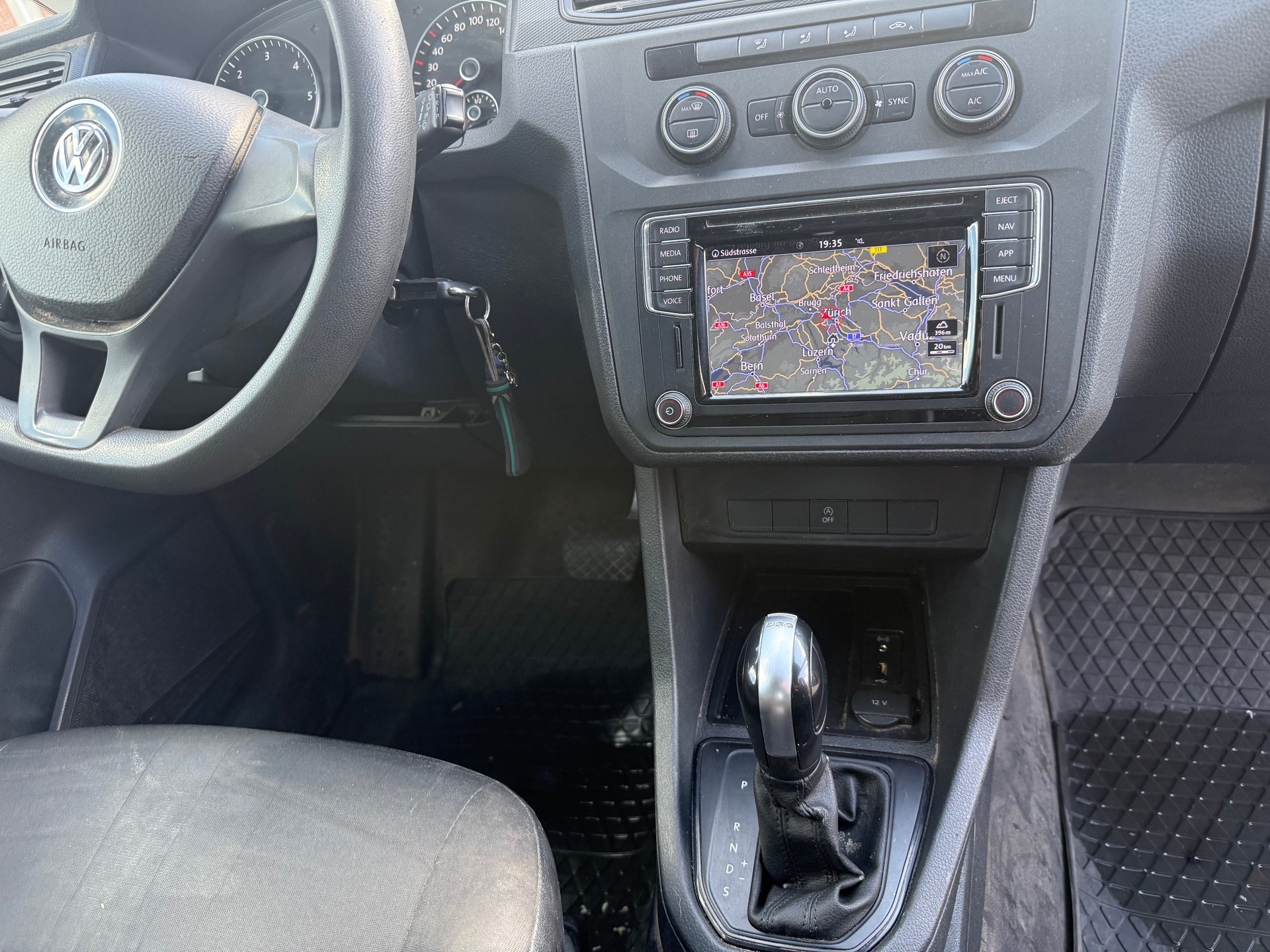 VW Caddy 2.0TDI BlueMotion Technology DSG-image-9