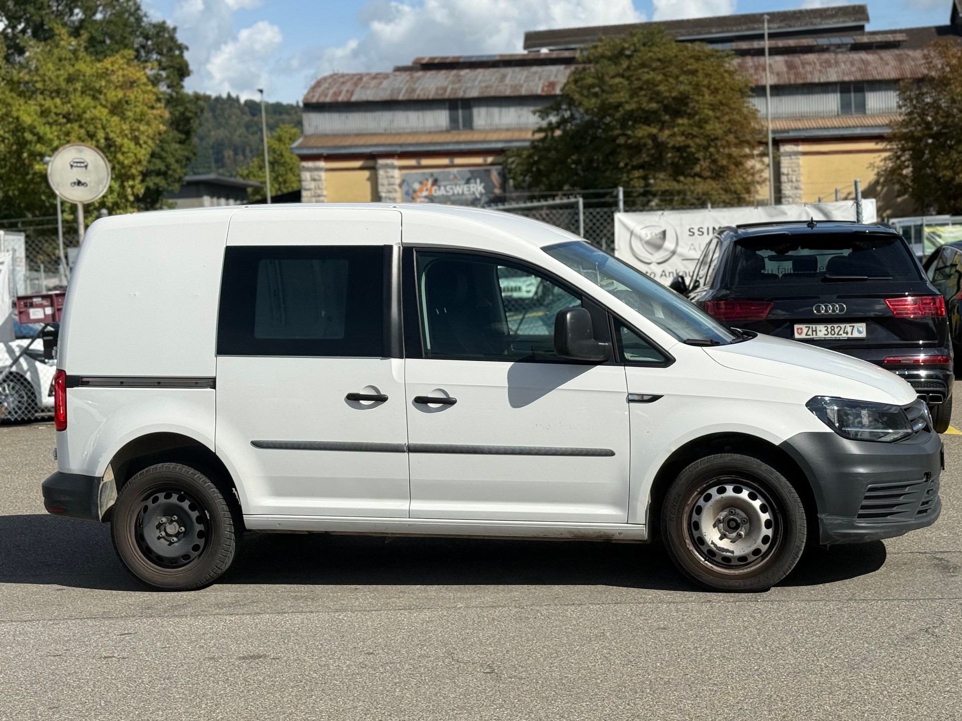 VW Caddy 2.0TDI BlueMotion Technology DSG-image-3