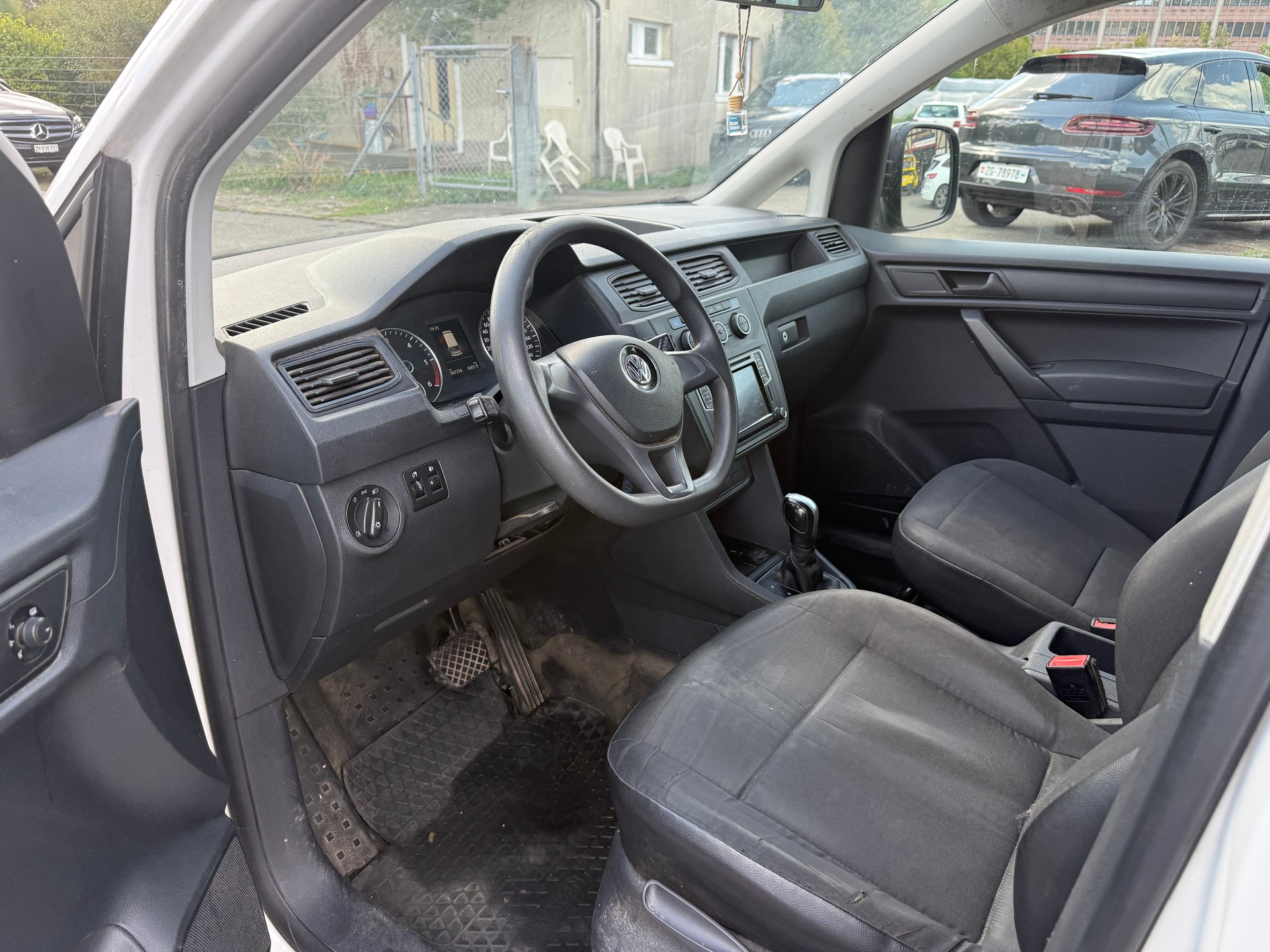 VW Caddy 2.0TDI BlueMotion Technology DSG-image-11