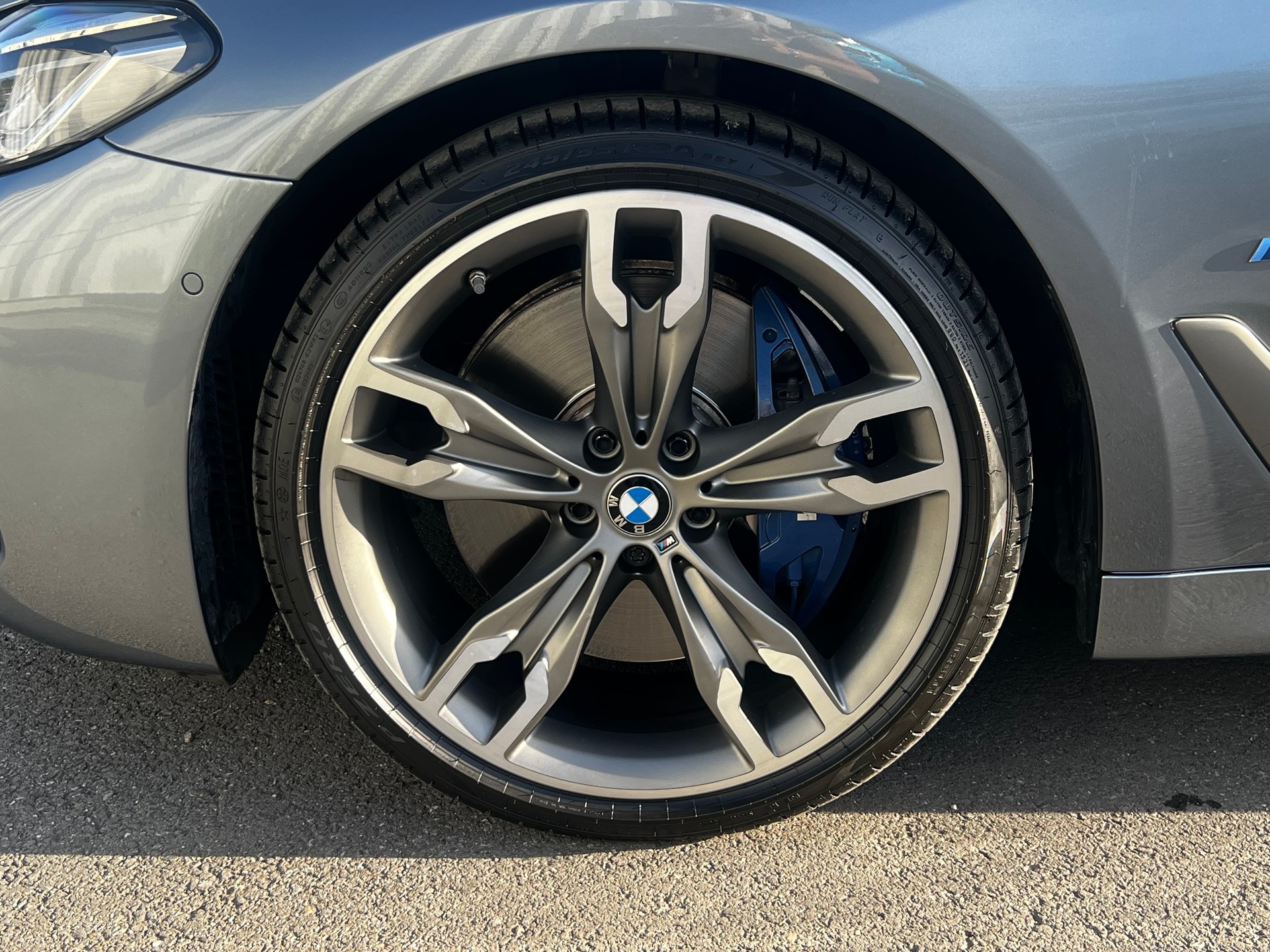 BMW M550i xDrive Steptronic-image-5