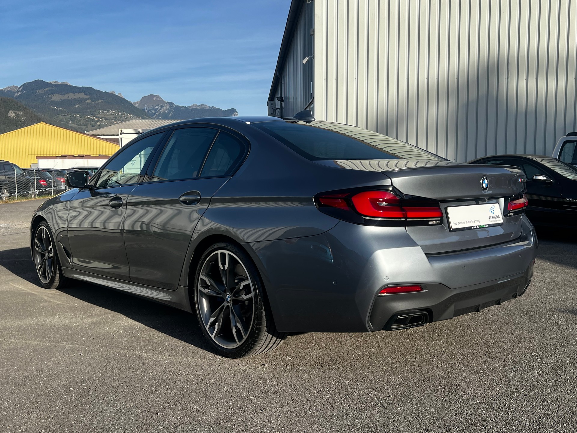 BMW M550i xDrive Steptronic-image-3