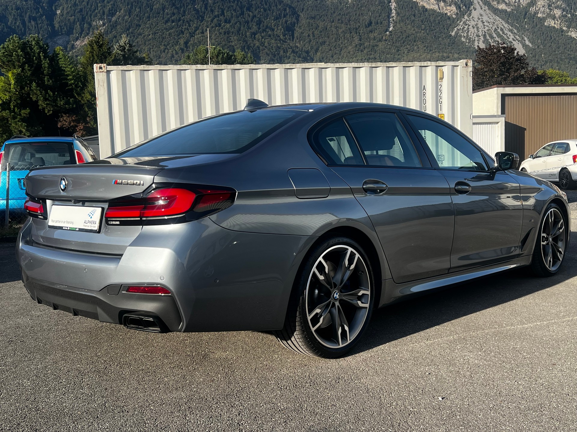 BMW M550i xDrive Steptronic-image-2