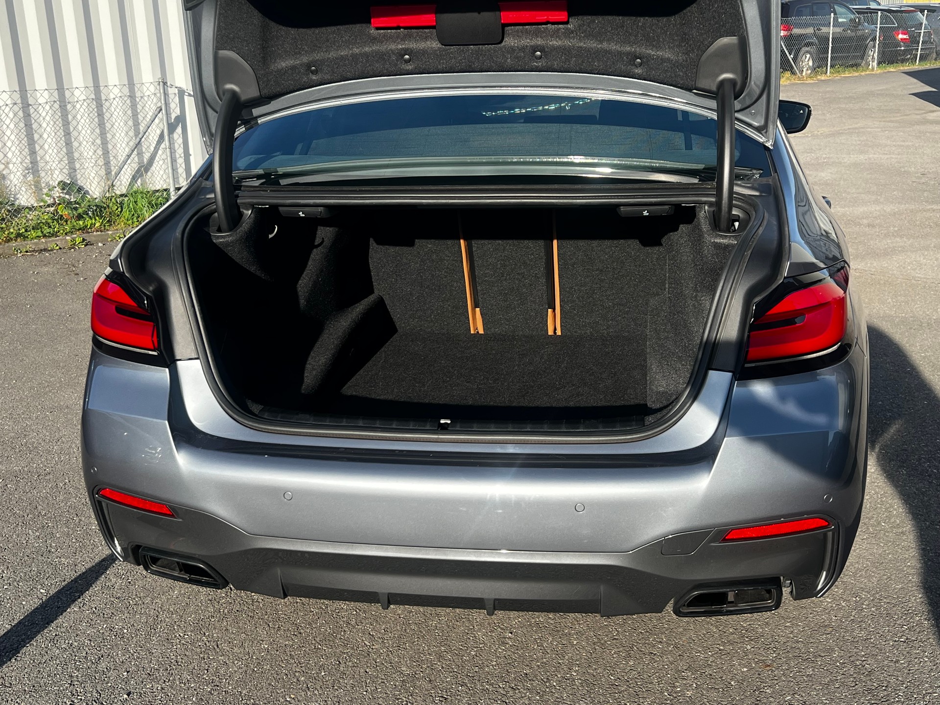 BMW M550i xDrive Steptronic-image-12
