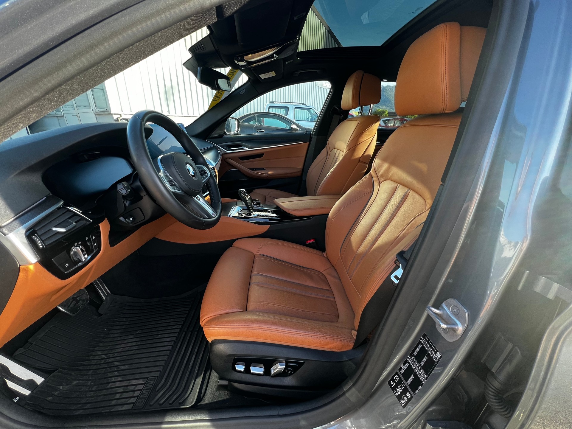 BMW M550i xDrive Steptronic-image-6