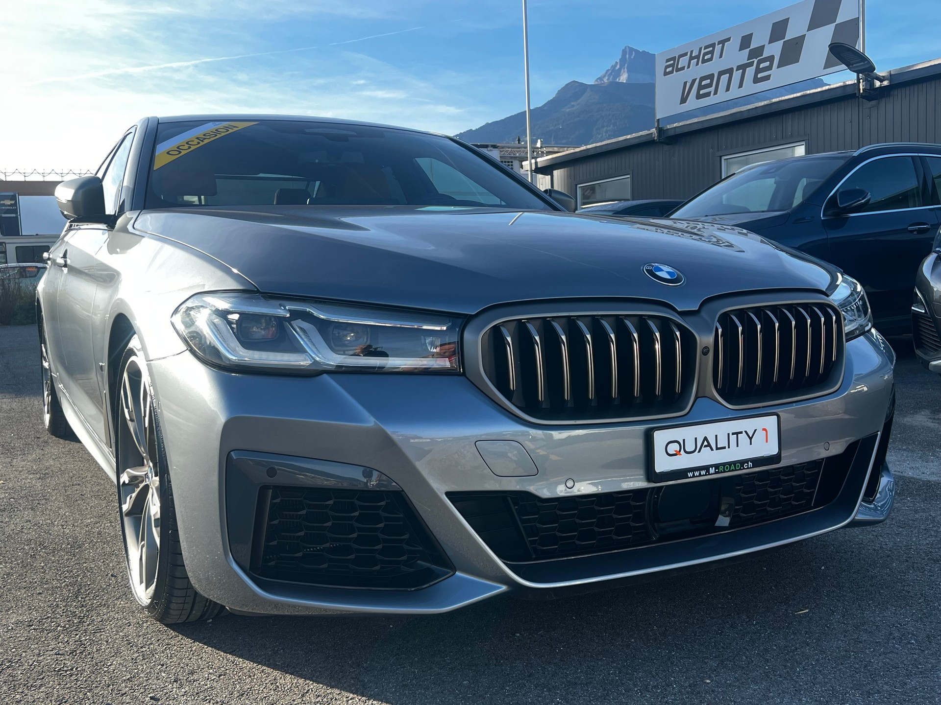BMW M550i xDrive Steptronic-image-4