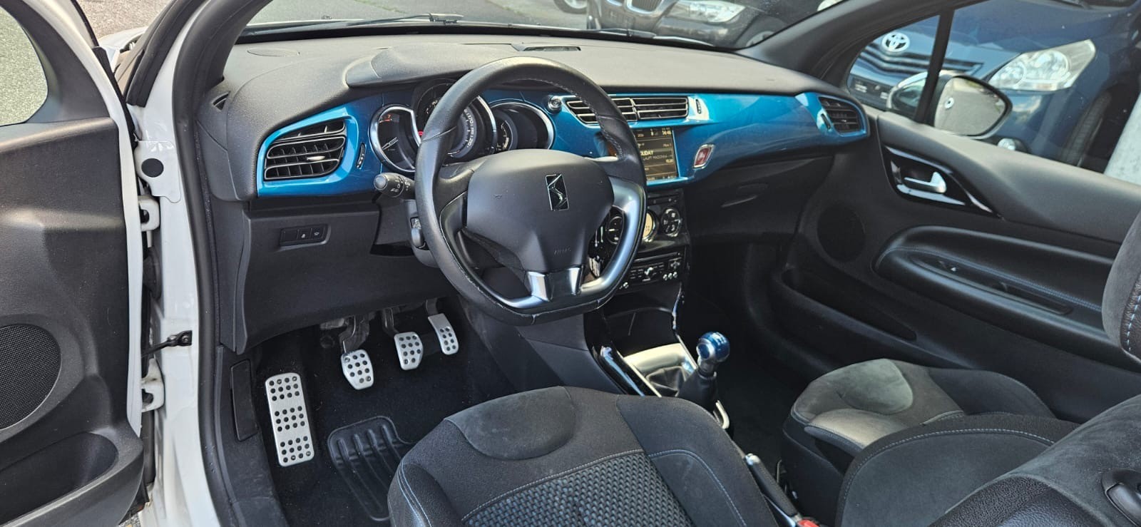 DS AUTOMOBILES DS3 1.2 Pure Tech Eye Tech-image-1