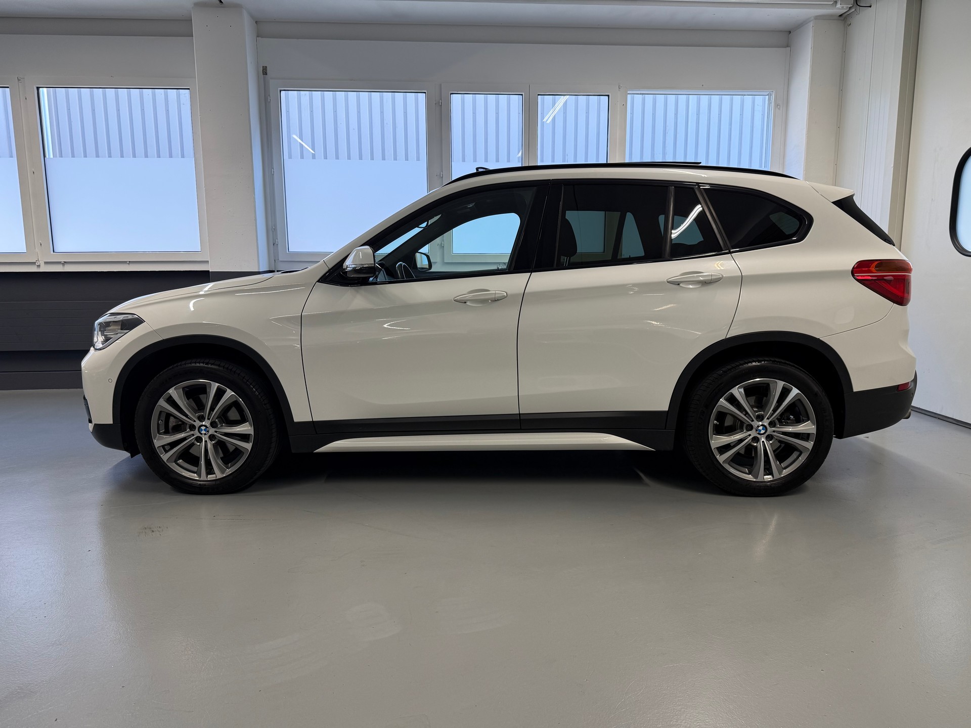 BMW X1 xDrive 20i Sport Line Steptronic-image-2