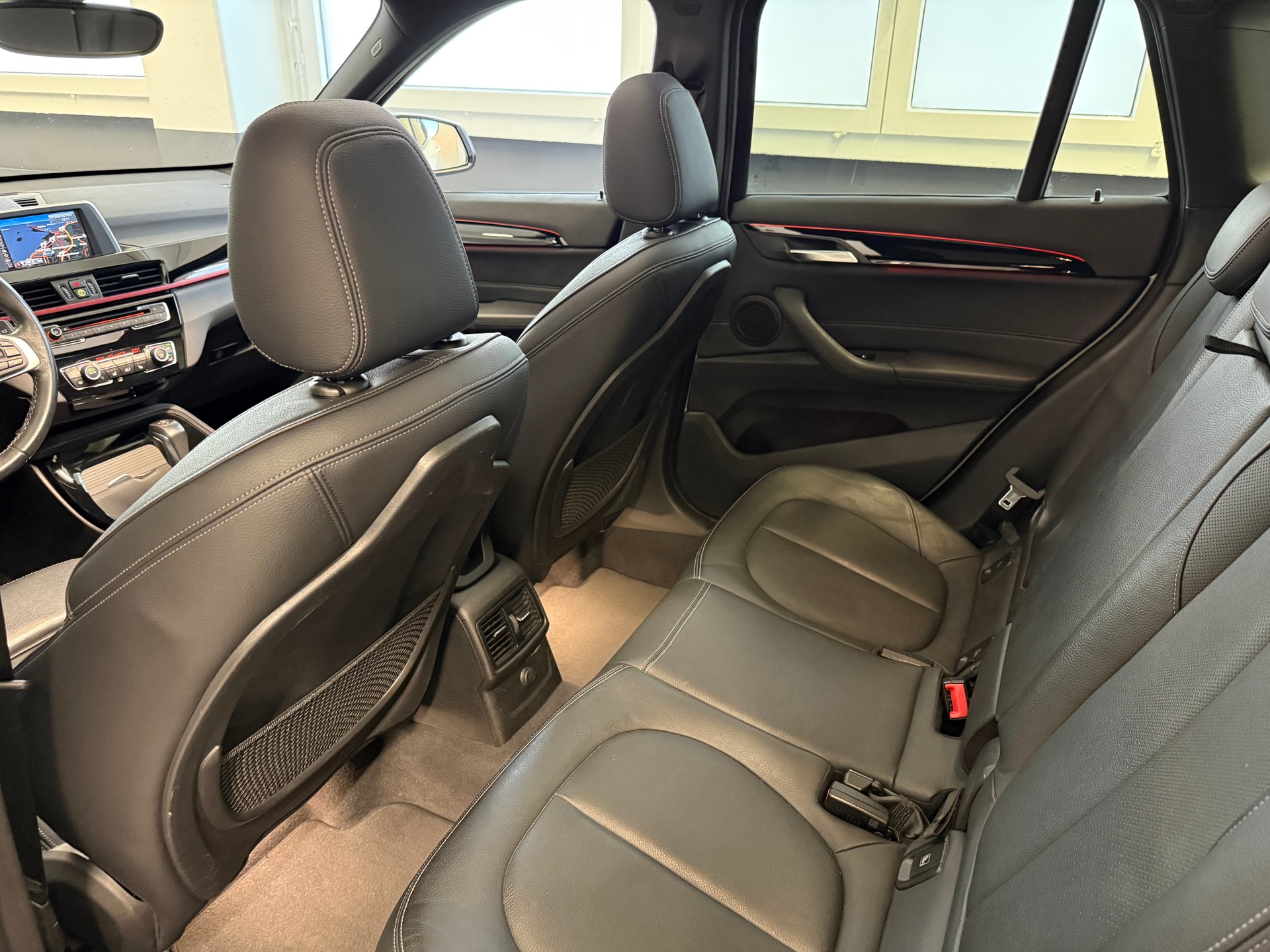 BMW X1 xDrive 20i Sport Line Steptronic-image-17