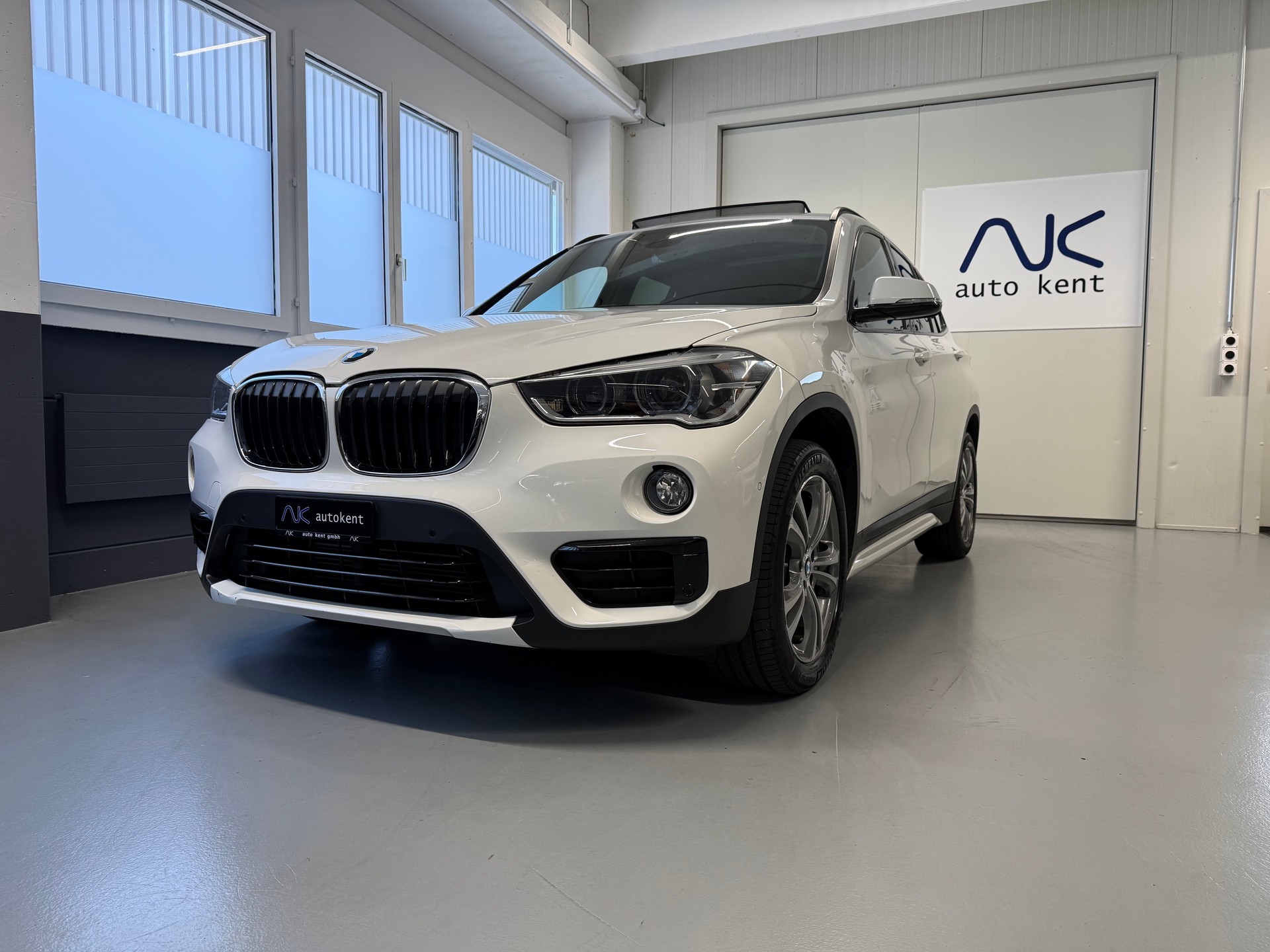BMW X1 xDrive 20i Sport Line Steptronic-image-0