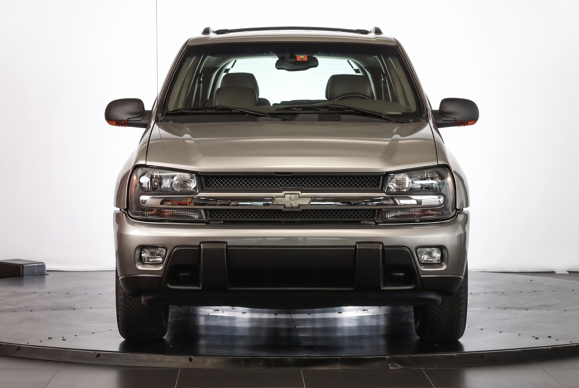 CHEVROLET TrailBlazer 4.2 LTZ Sièges électriques chauffants / Régulateur / Vitres teintées-showroom-element-1