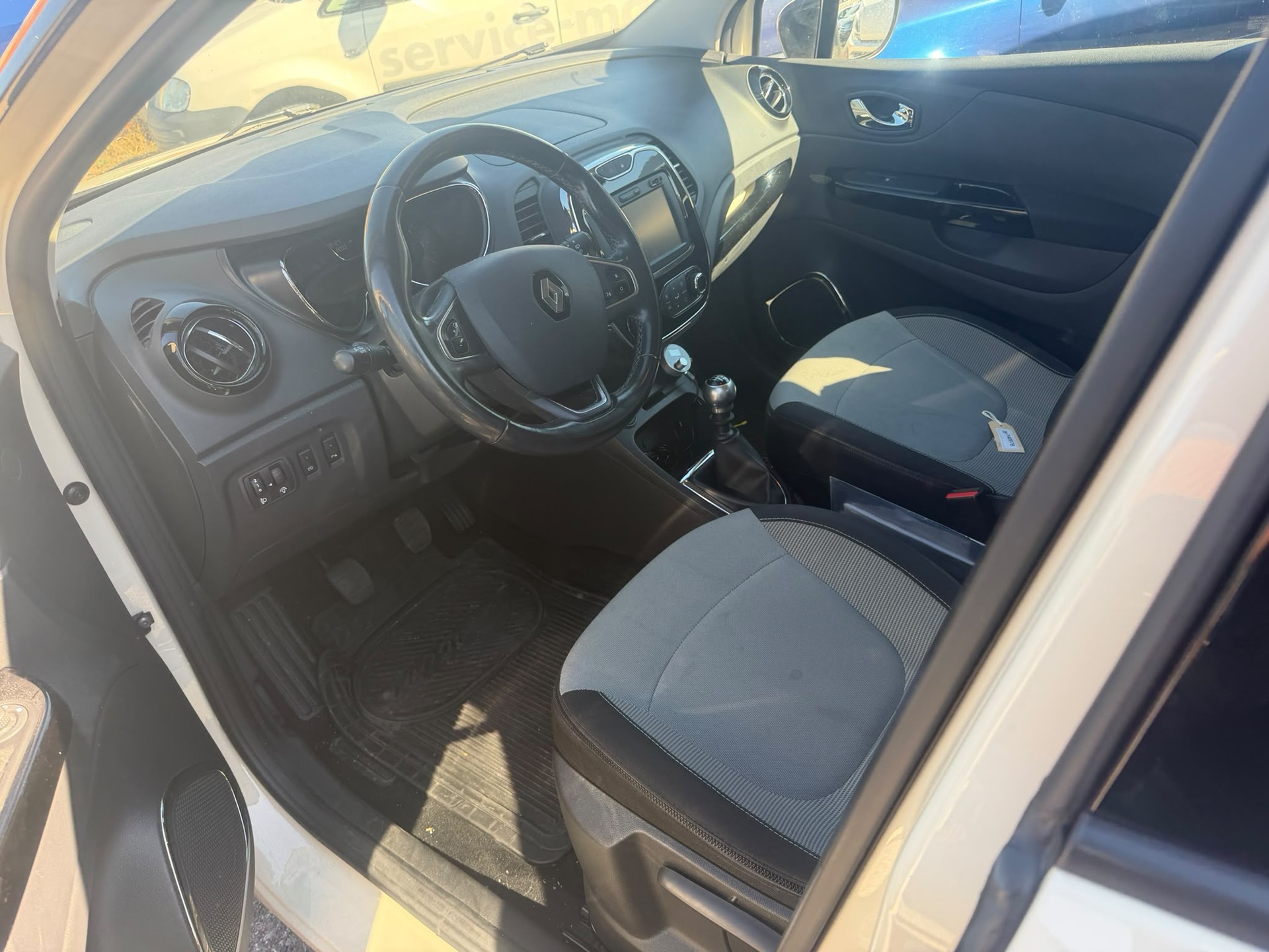 RENAULT Captur 1.2 T 16V-image-8
