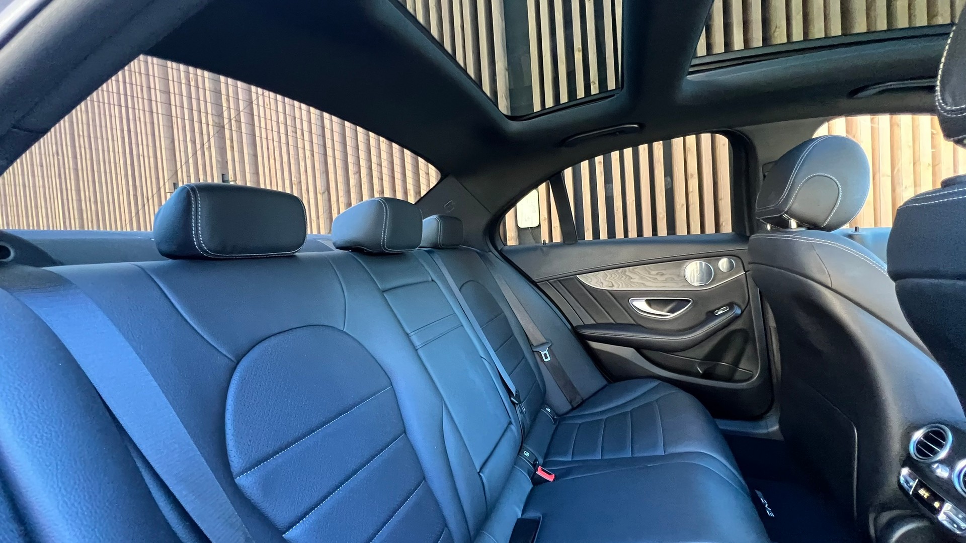 MERCEDES-BENZ C 200 SWISS STAR AMG LINE NIGHT 4MATIC 9G-TRONIC l 184 PS-image-29
