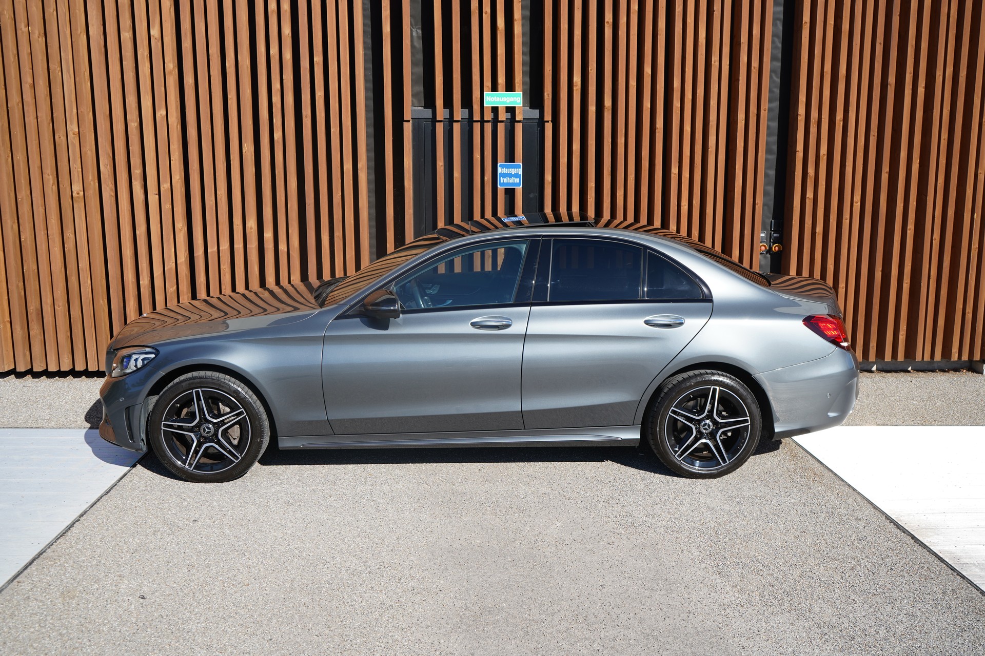 MERCEDES-BENZ C 200 SWISS STAR AMG LINE NIGHT 4MATIC 9G-TRONIC l 184 PS-image-5