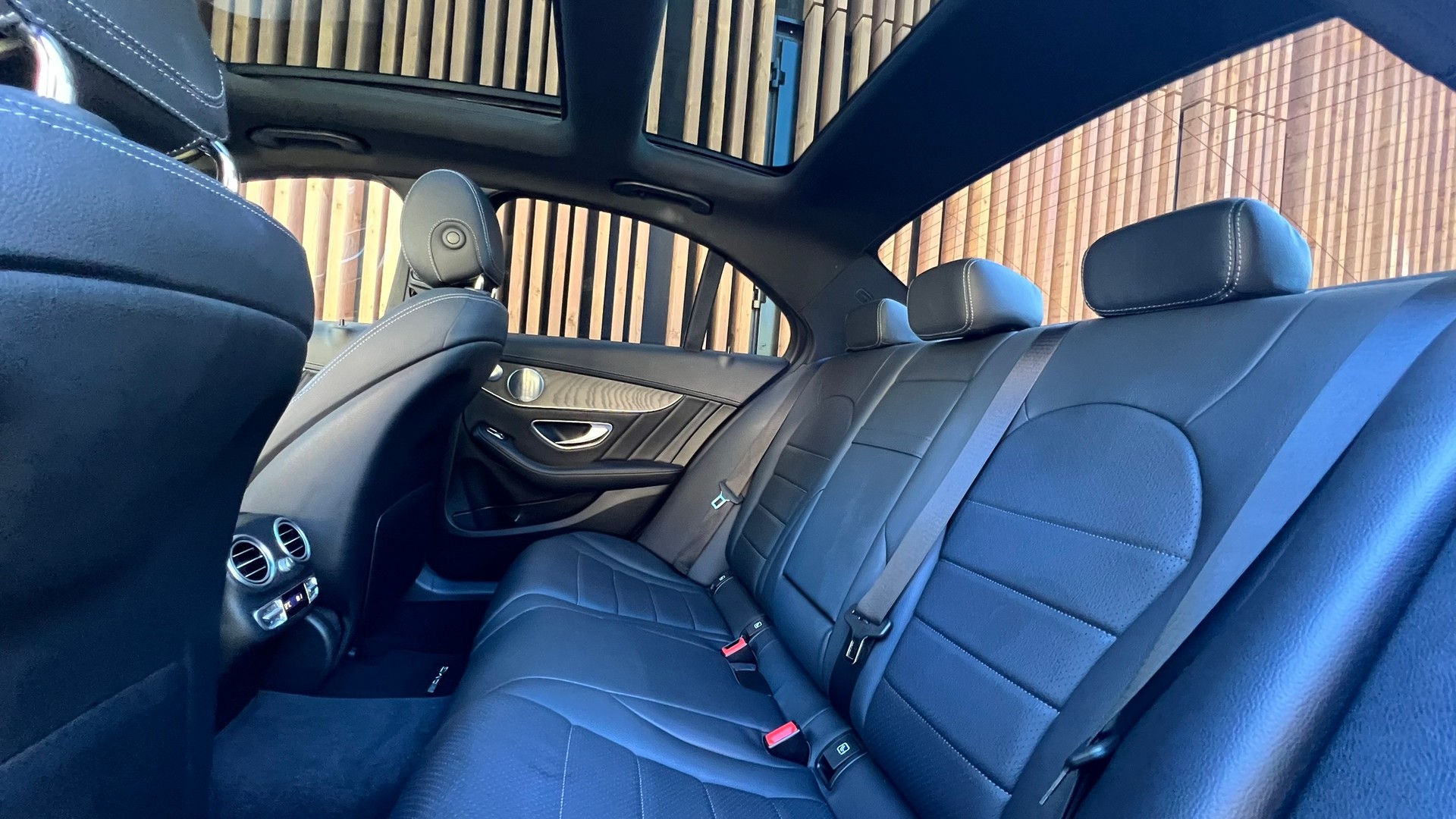MERCEDES-BENZ C 200 SWISS STAR AMG LINE NIGHT 4MATIC 9G-TRONIC l 184 PS-image-28