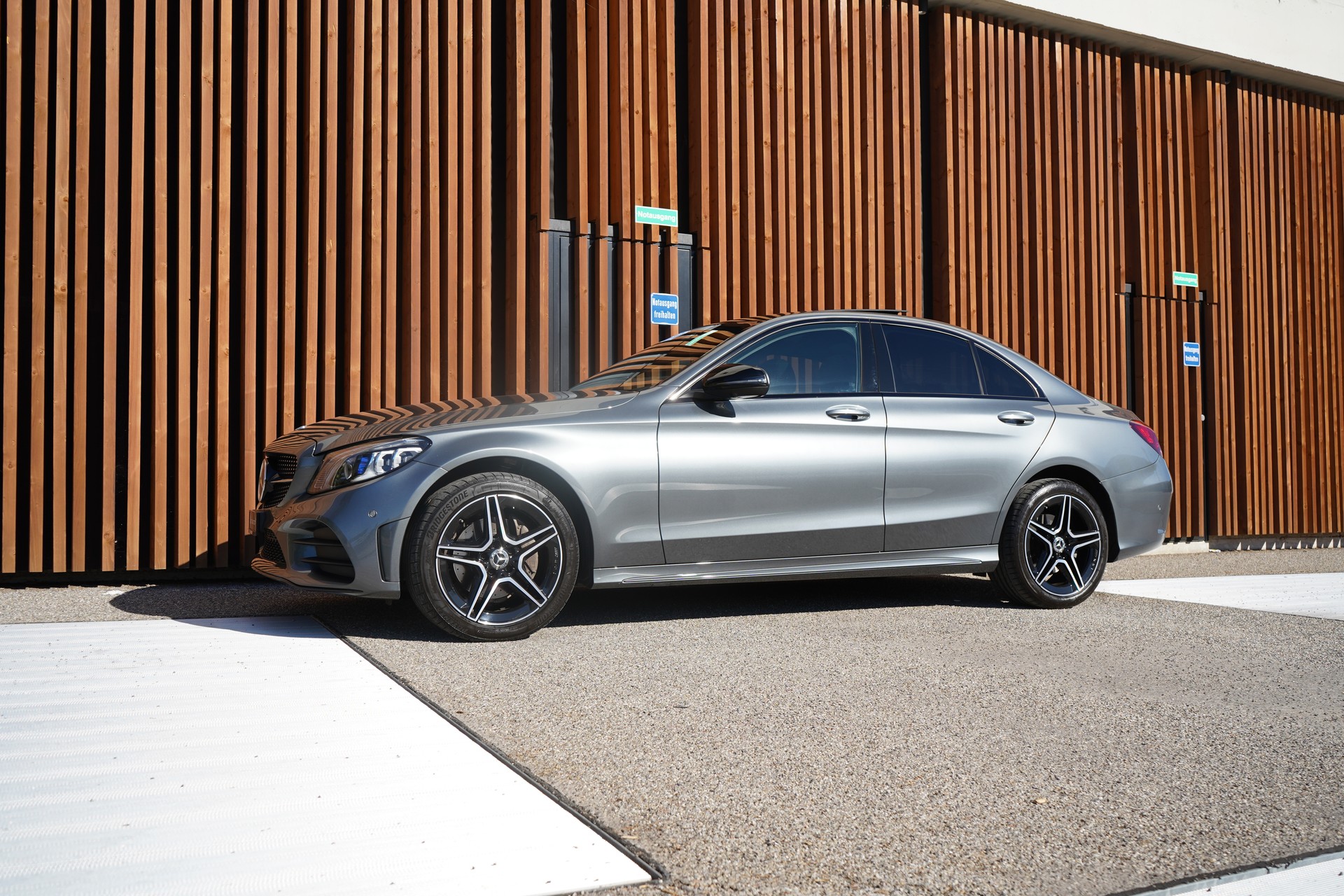 MERCEDES-BENZ C 200 SWISS STAR AMG LINE NIGHT 4MATIC 9G-TRONIC l 184 PS-image-8