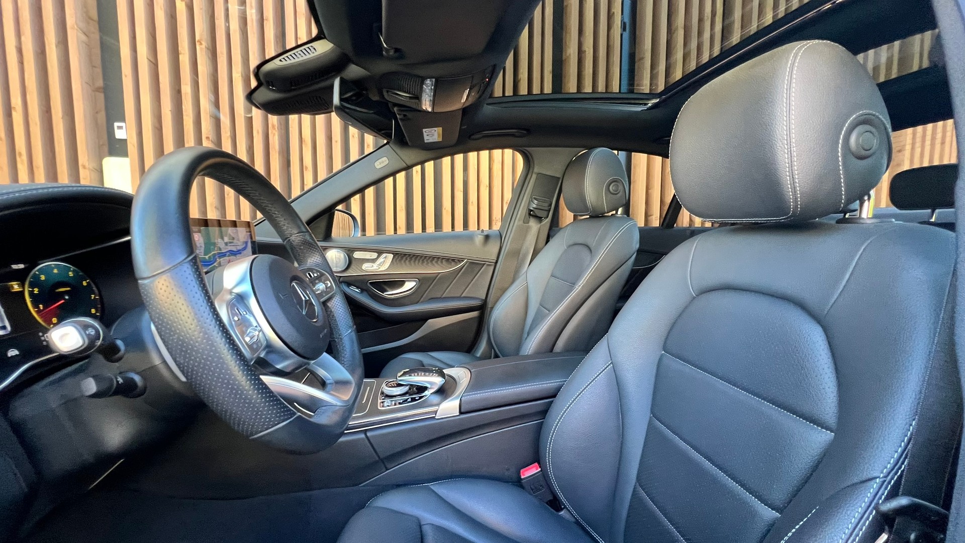 MERCEDES-BENZ C 200 SWISS STAR AMG LINE NIGHT 4MATIC 9G-TRONIC l 184 PS-image-22
