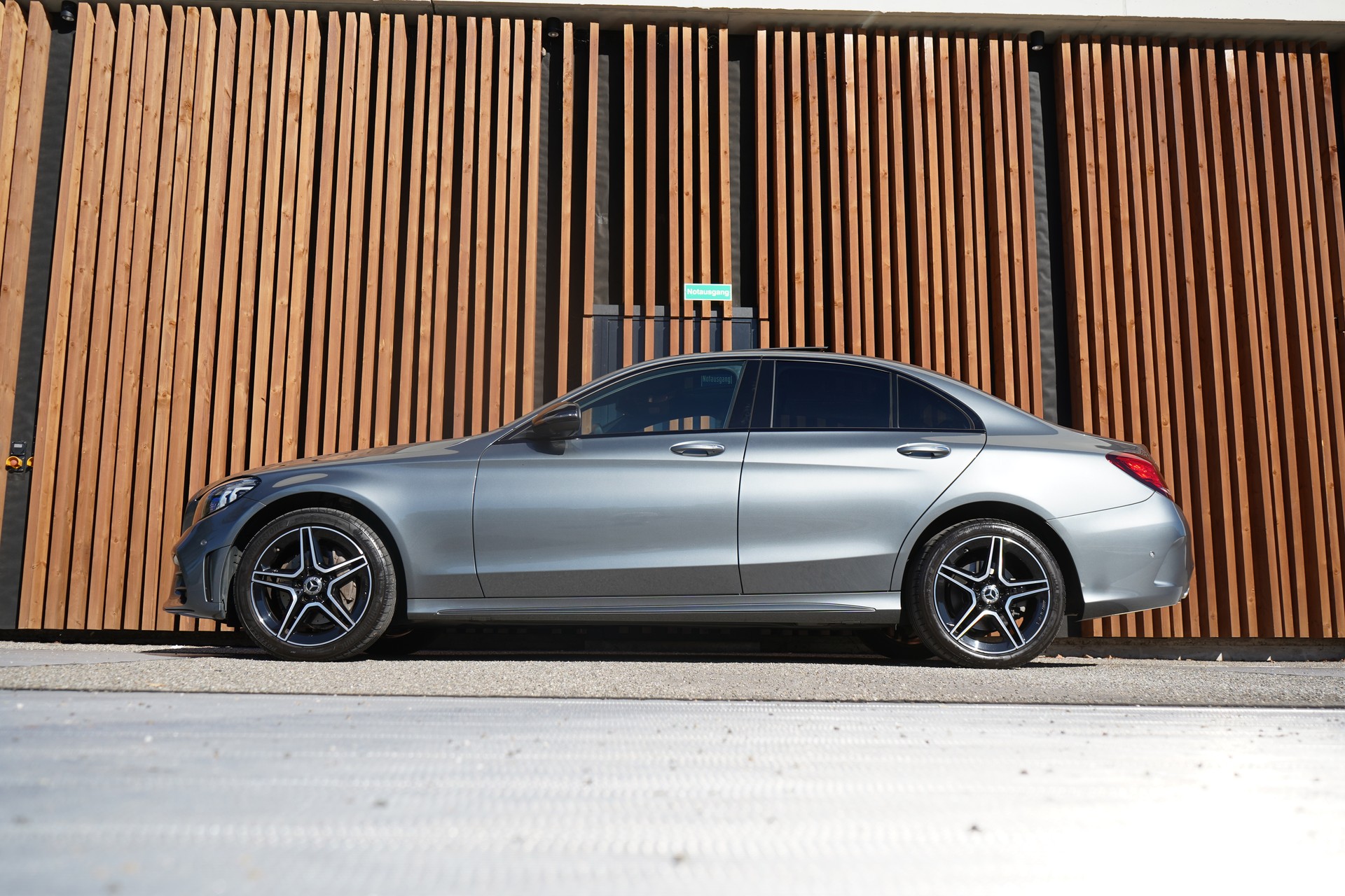 MERCEDES-BENZ C 200 SWISS STAR AMG LINE NIGHT 4MATIC 9G-TRONIC l 184 PS-image-1