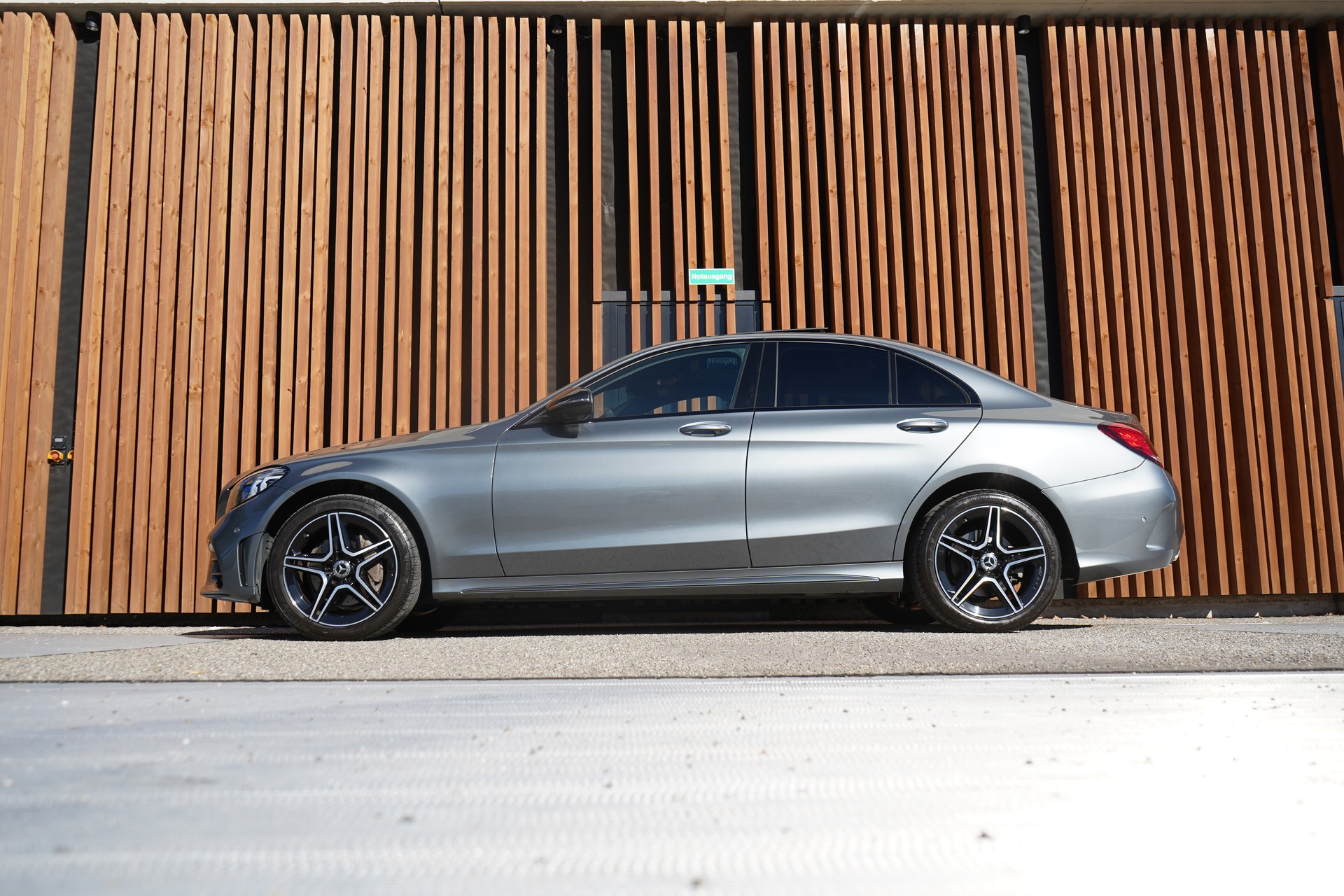 MERCEDES-BENZ C 200 SWISS STAR AMG LINE NIGHT 4MATIC 9G-TRONIC l 184 PS-image-3