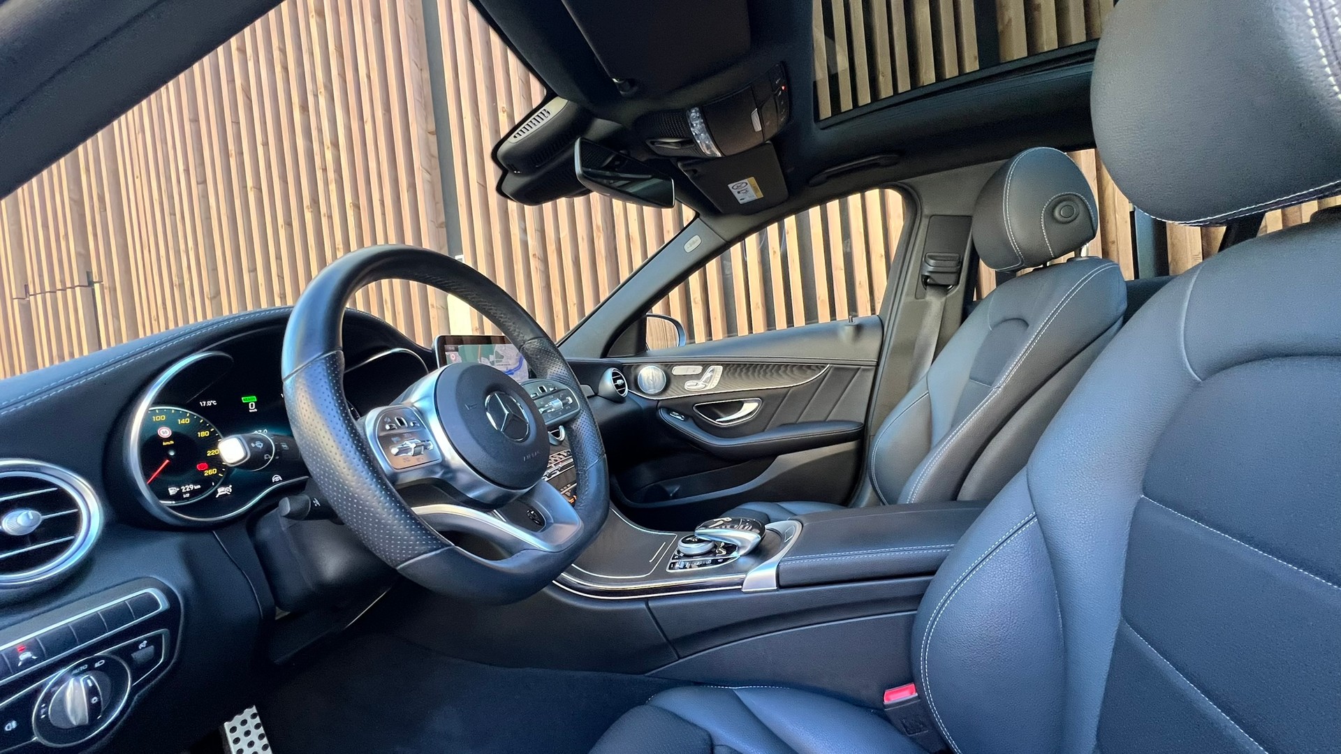 MERCEDES-BENZ C 200 SWISS STAR AMG LINE NIGHT 4MATIC 9G-TRONIC l 184 PS-image-24