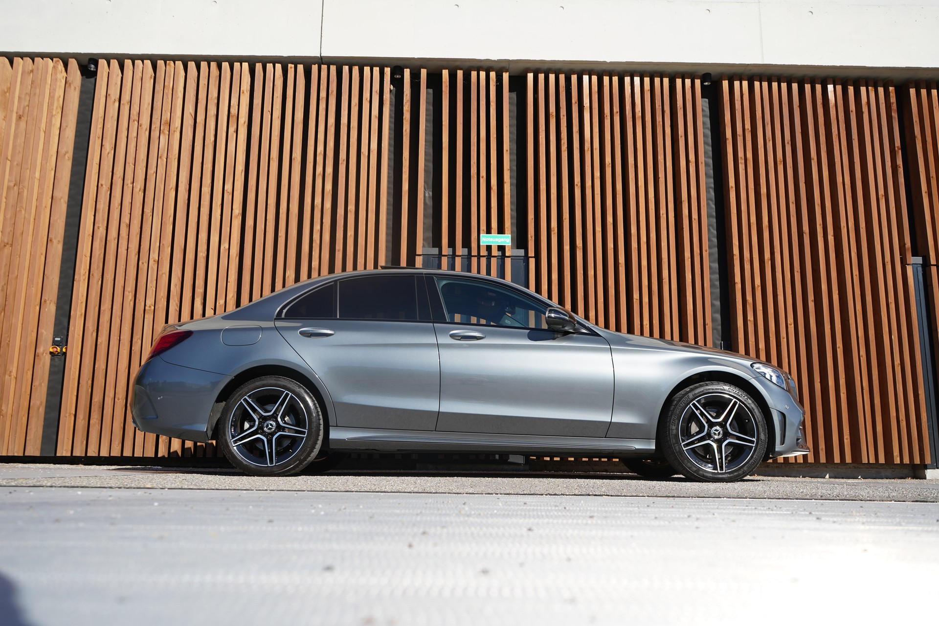 MERCEDES-BENZ C 200 SWISS STAR AMG LINE NIGHT 4MATIC 9G-TRONIC l 184 PS-image-2
