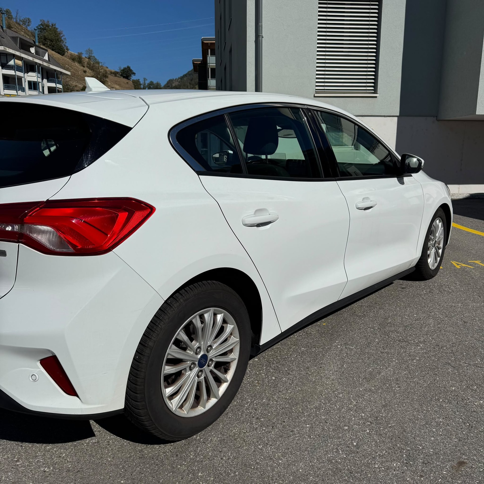FORD Focus 1.5 TDCi Titanium Automatic-image-2