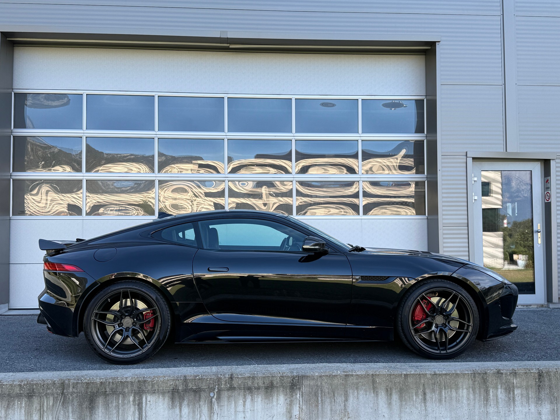 JAGUAR F-Type Coupé R 5.0 V8 S/C AWD-image-0