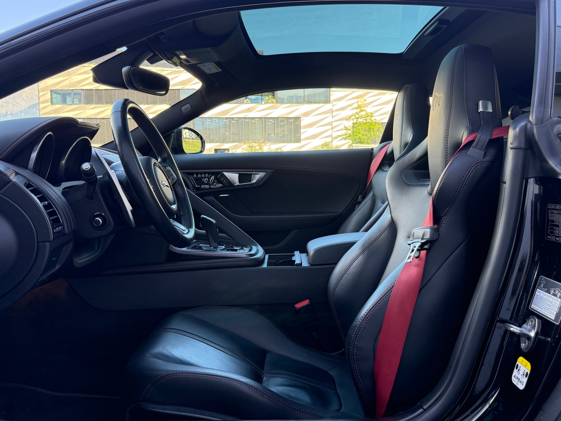 JAGUAR F-Type Coupé R 5.0 V8 S/C AWD-image-6