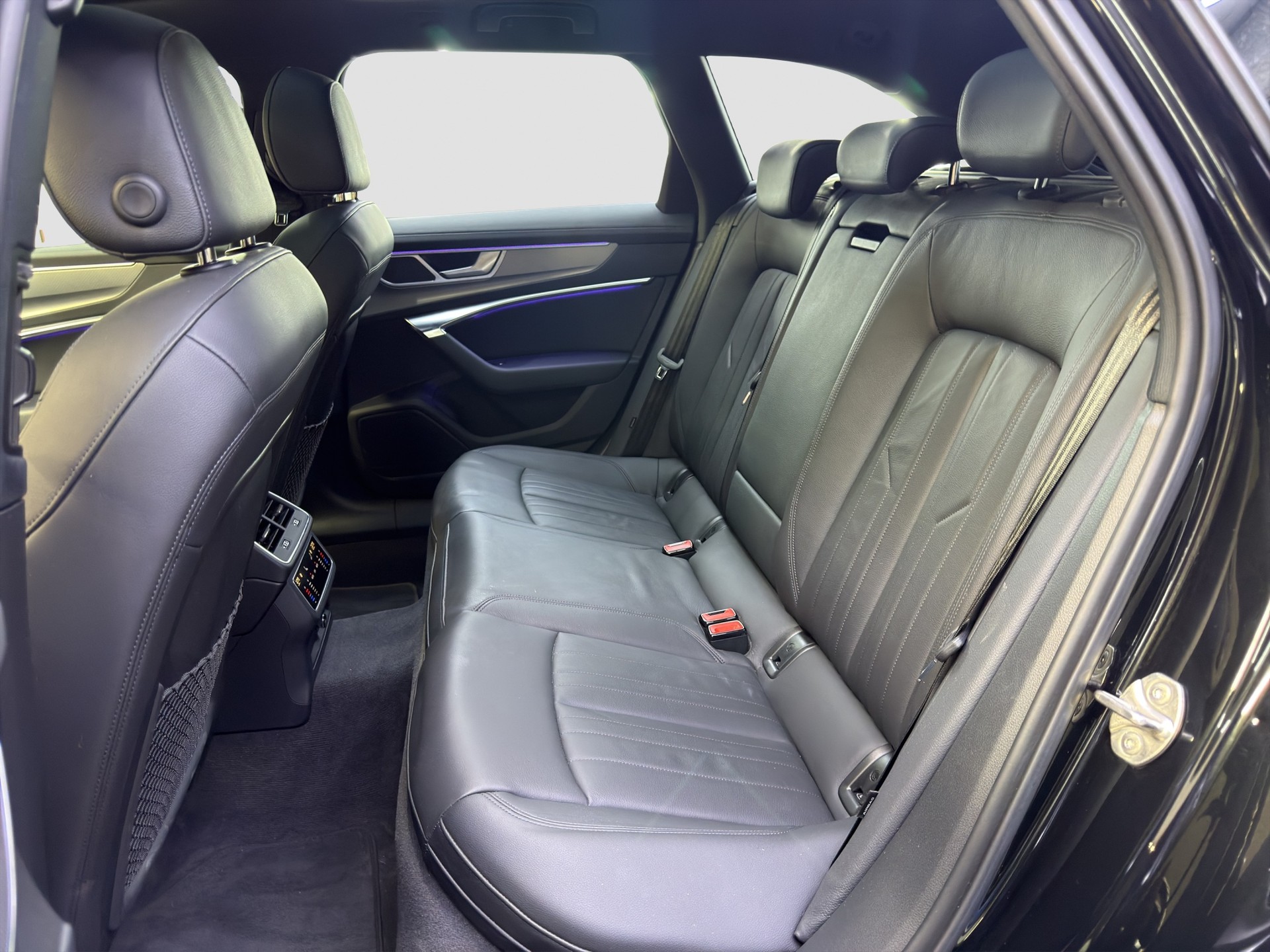 AUDI A6 Avant 45 TDI Design quattro tiptronic-image-12