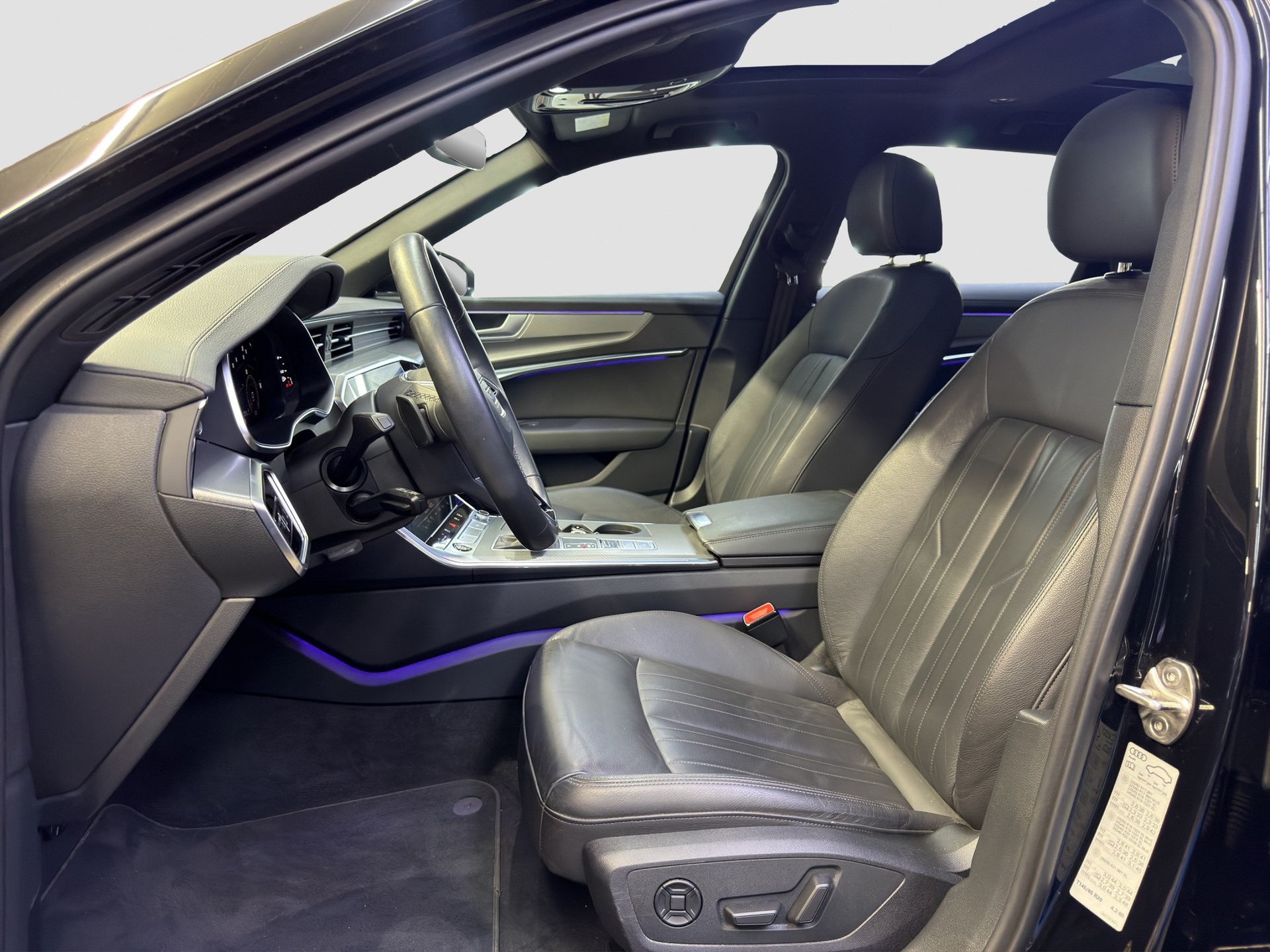 AUDI A6 Avant 45 TDI Design quattro tiptronic-image-11