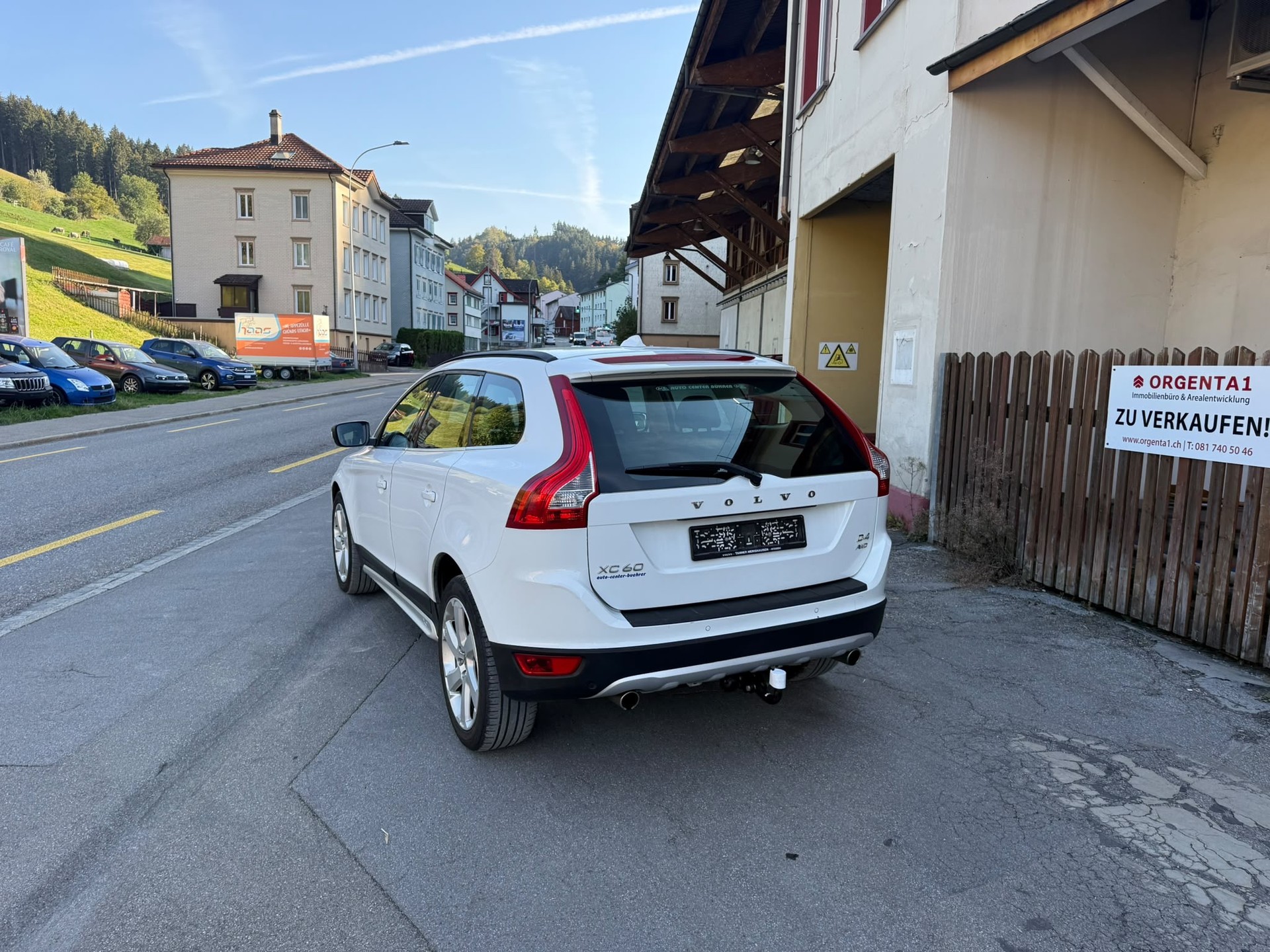 VOLVO XC60 D4 AWD Husky Edition Geartronic-image-4