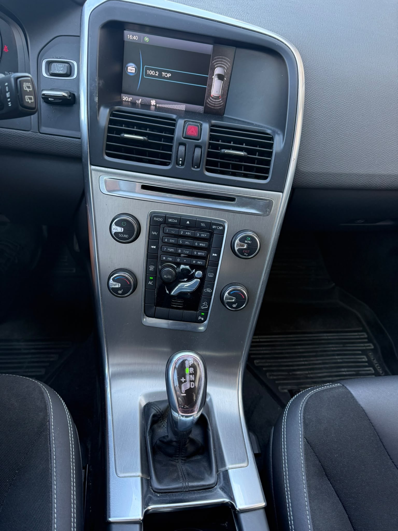 VOLVO XC60 D4 AWD Husky Edition Geartronic-image-10
