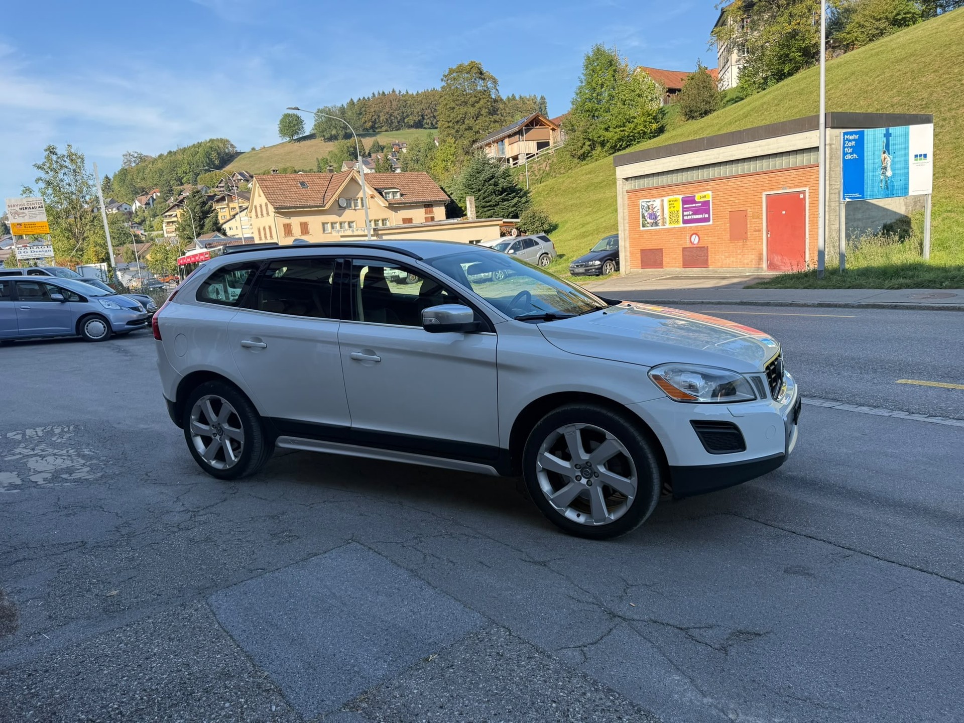 VOLVO XC60 D4 AWD Husky Edition Geartronic-image-3