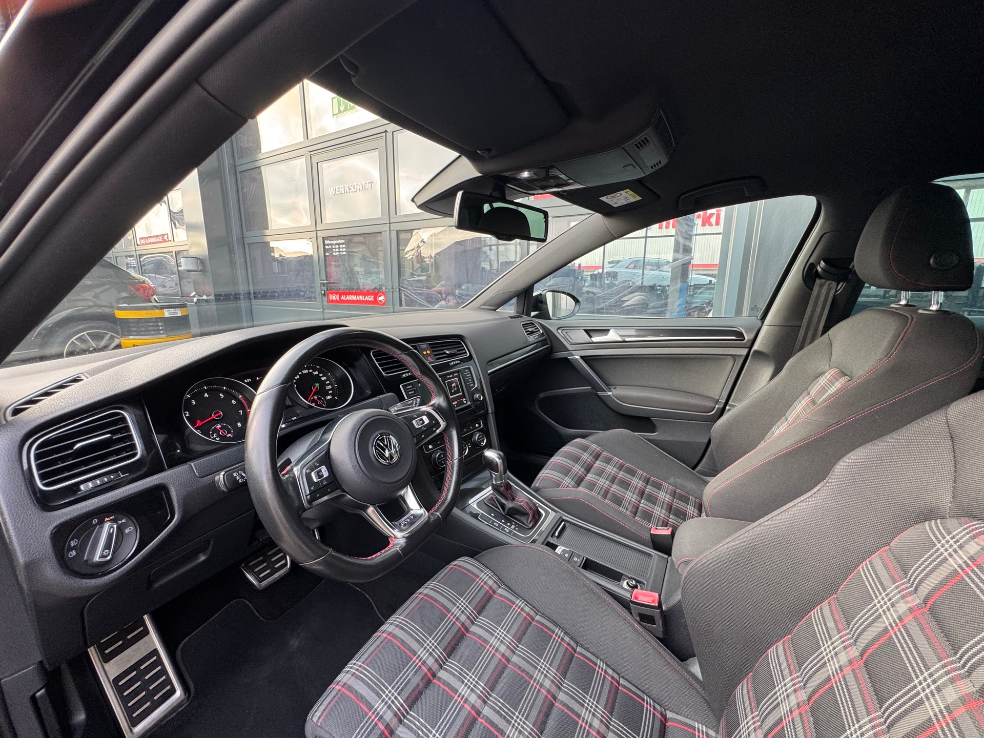 VW Golf 2.0 TSI GTI DSG-image-8