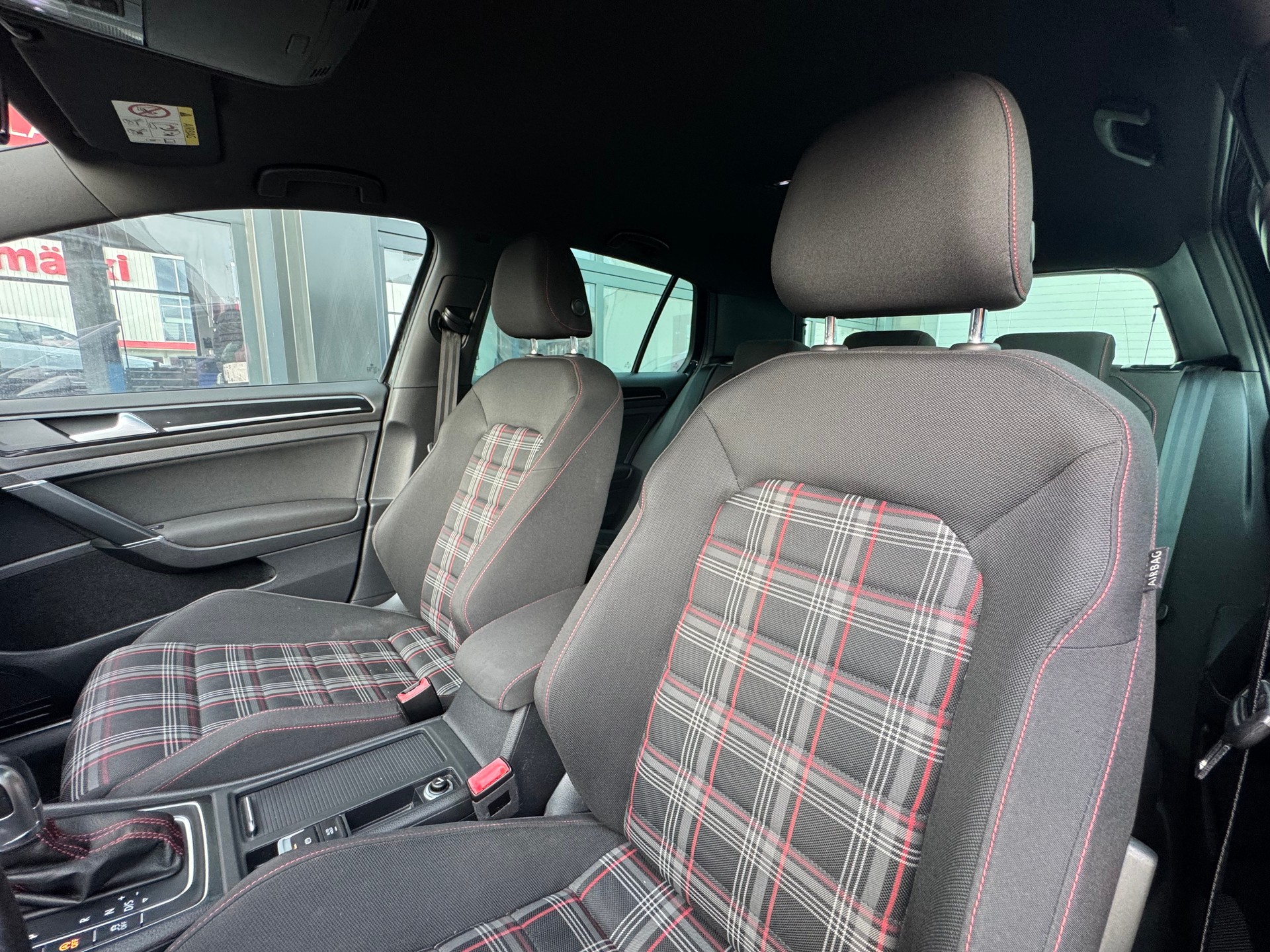 VW Golf 2.0 TSI GTI DSG-image-12