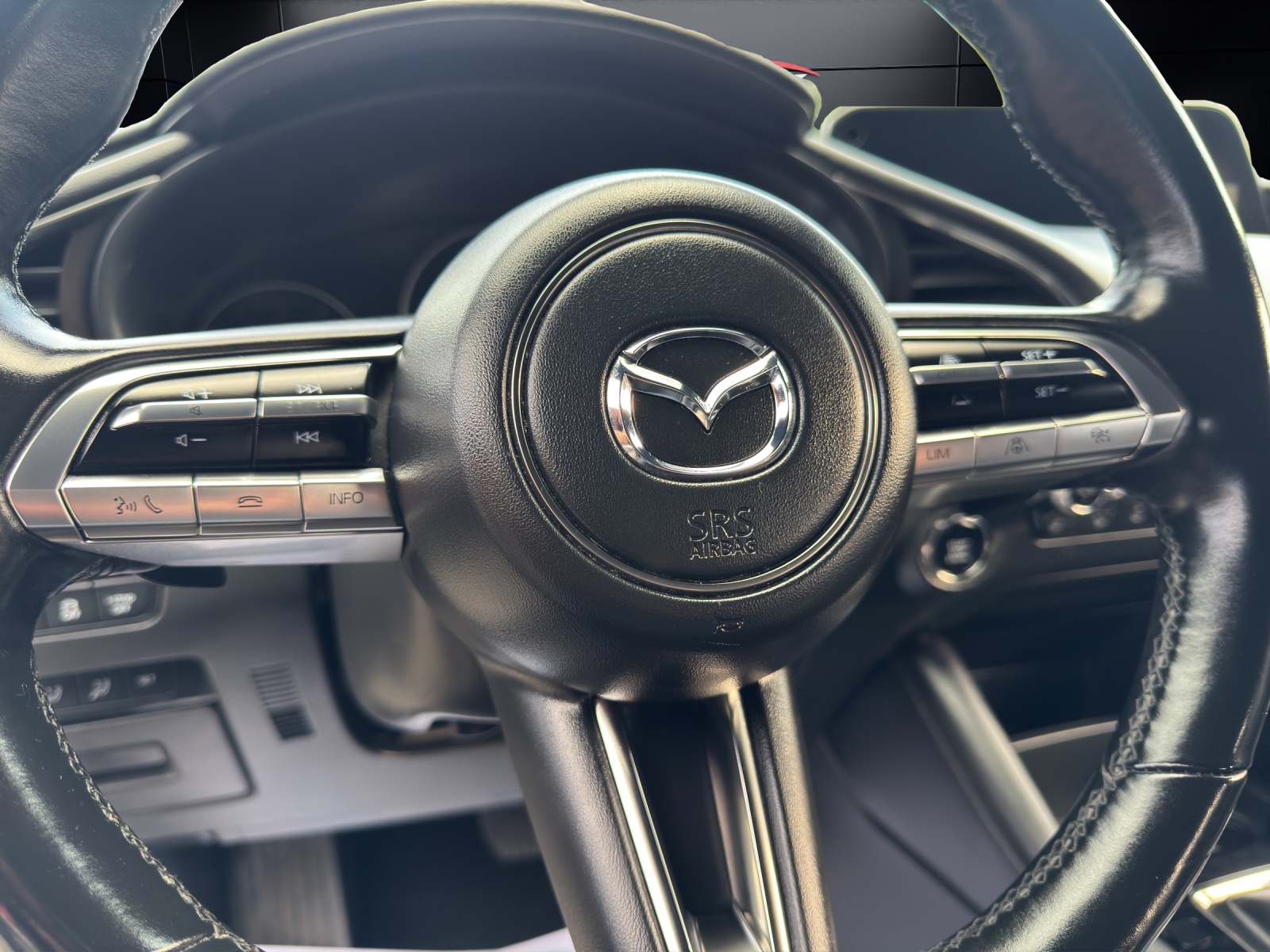 MAZDA 3 Hatchback SKYACTIV-X M Hybrid 186 Revolution Automat Frisch ab MFK & Service – 17Monate Werksgarantie bis 2028.-image-15