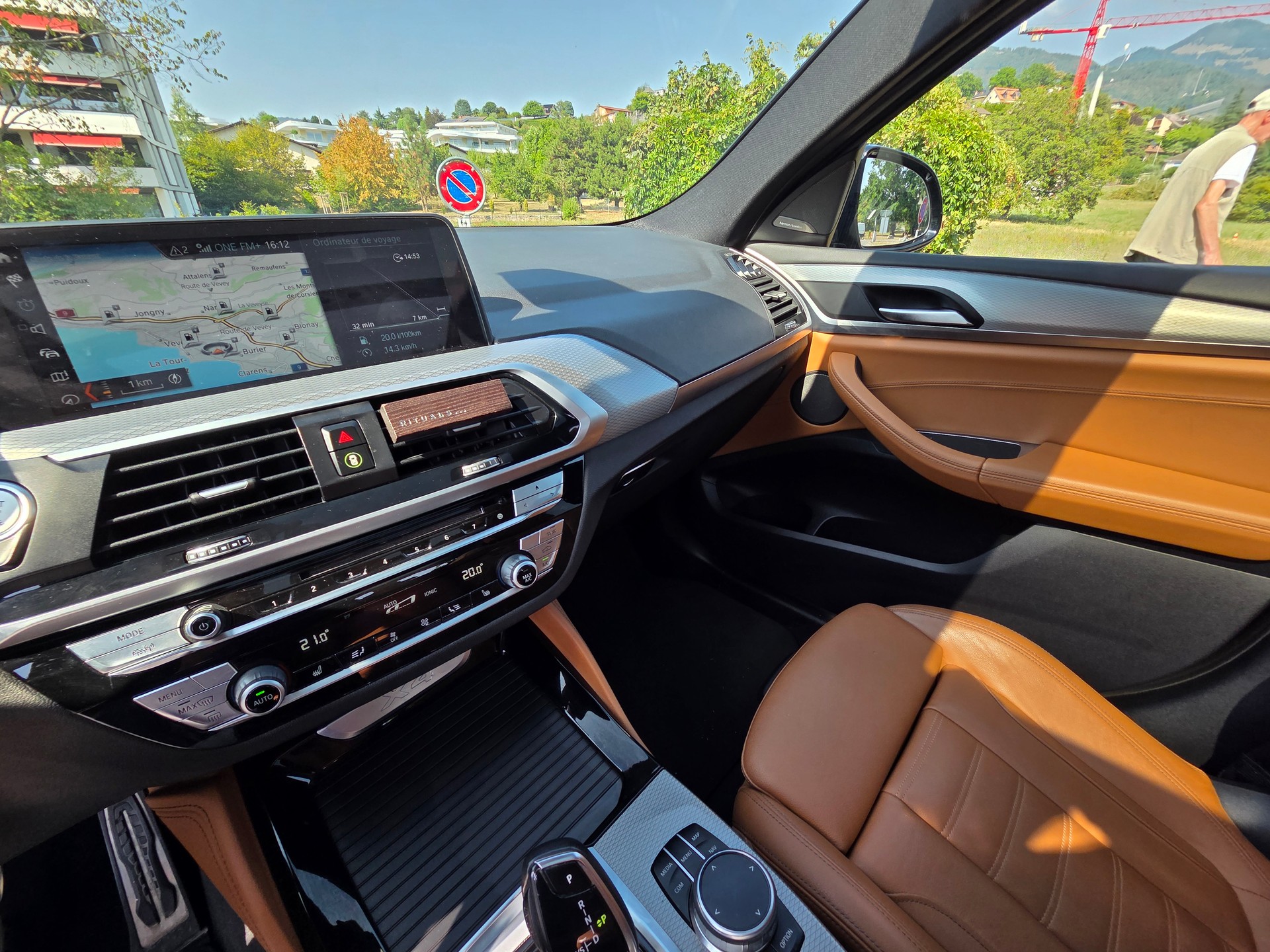 BMW 30i xDrive-image-9