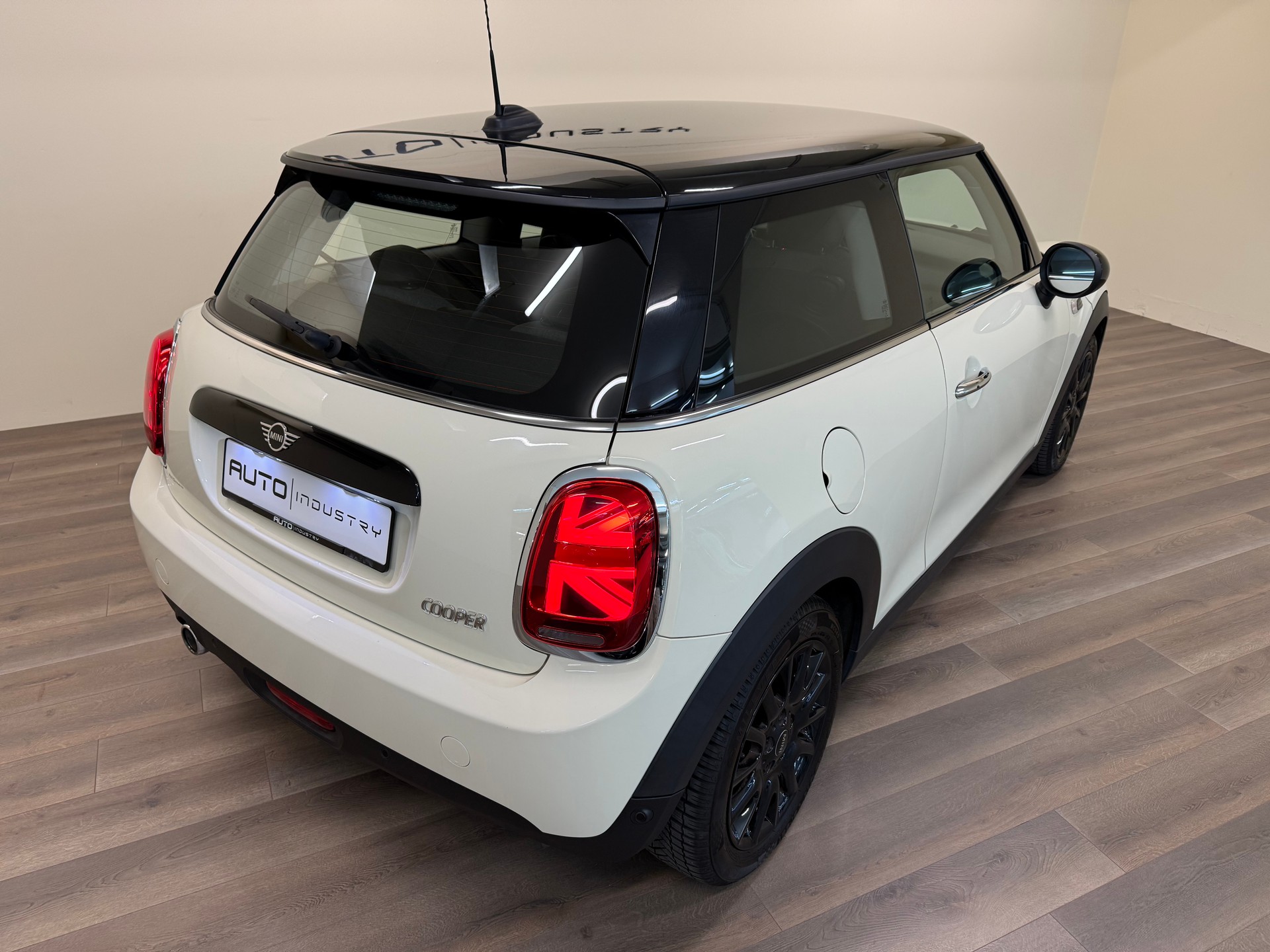 MINI Cooper-image-3