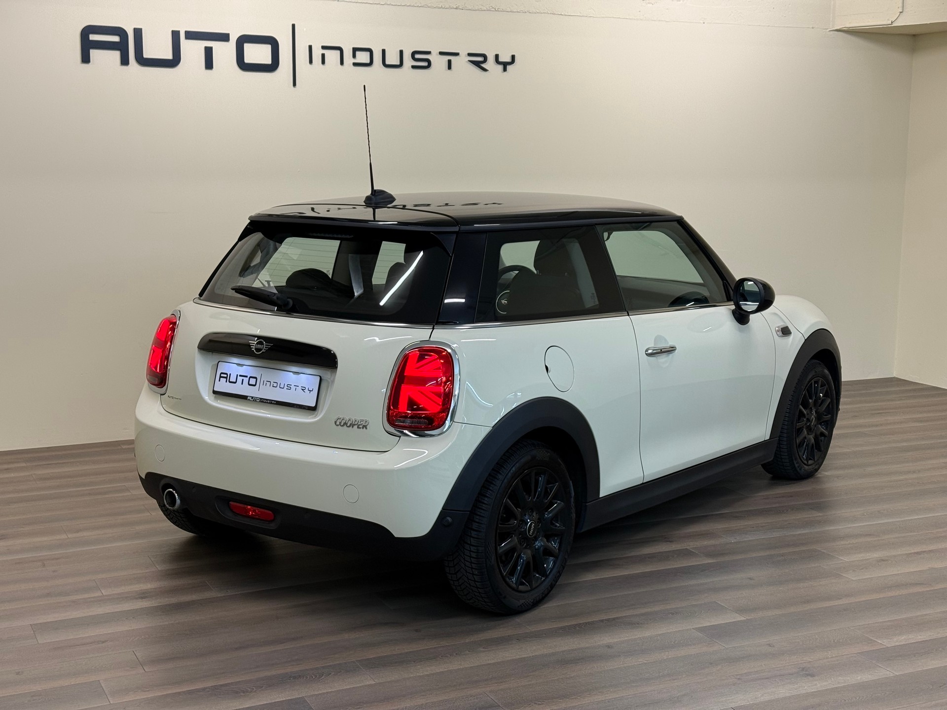 MINI Cooper-image-2