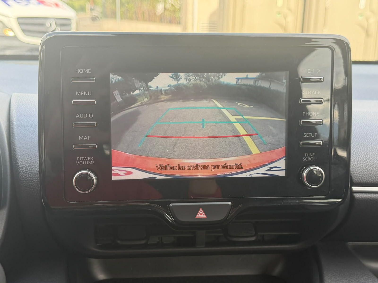 TOYOTA Yaris 1.5 Style e-CVT-image-23