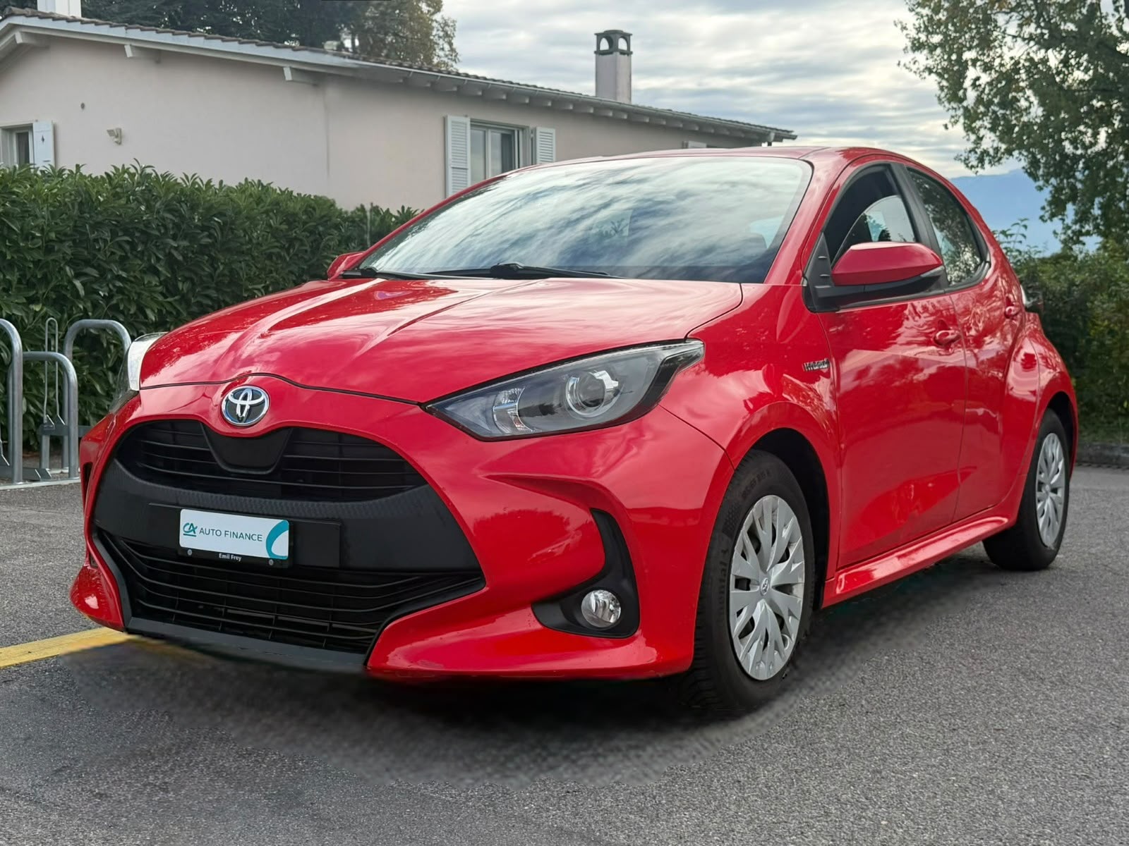 TOYOTA Yaris 1.5 Style e-CVT-showroom-element-1